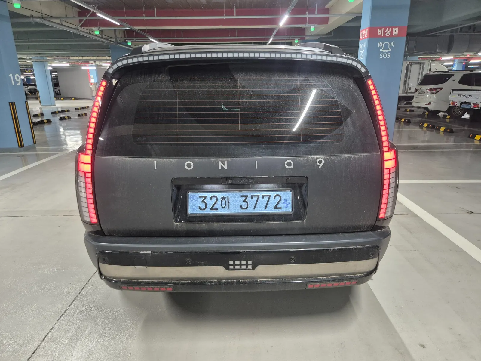 Hyundai 9 AWD 2025 2/13
