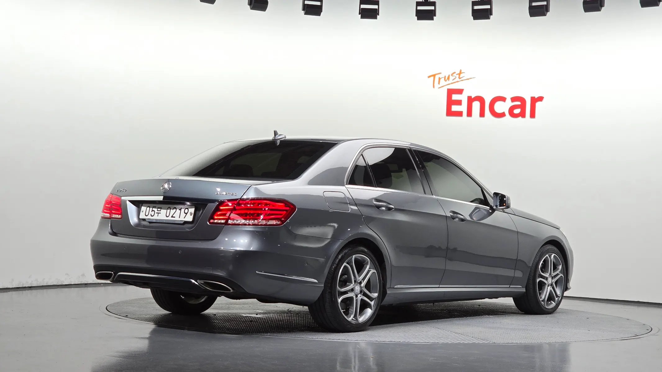 Mercedes-Benz E-Class W212 E250 4MATIC 2015 2/21