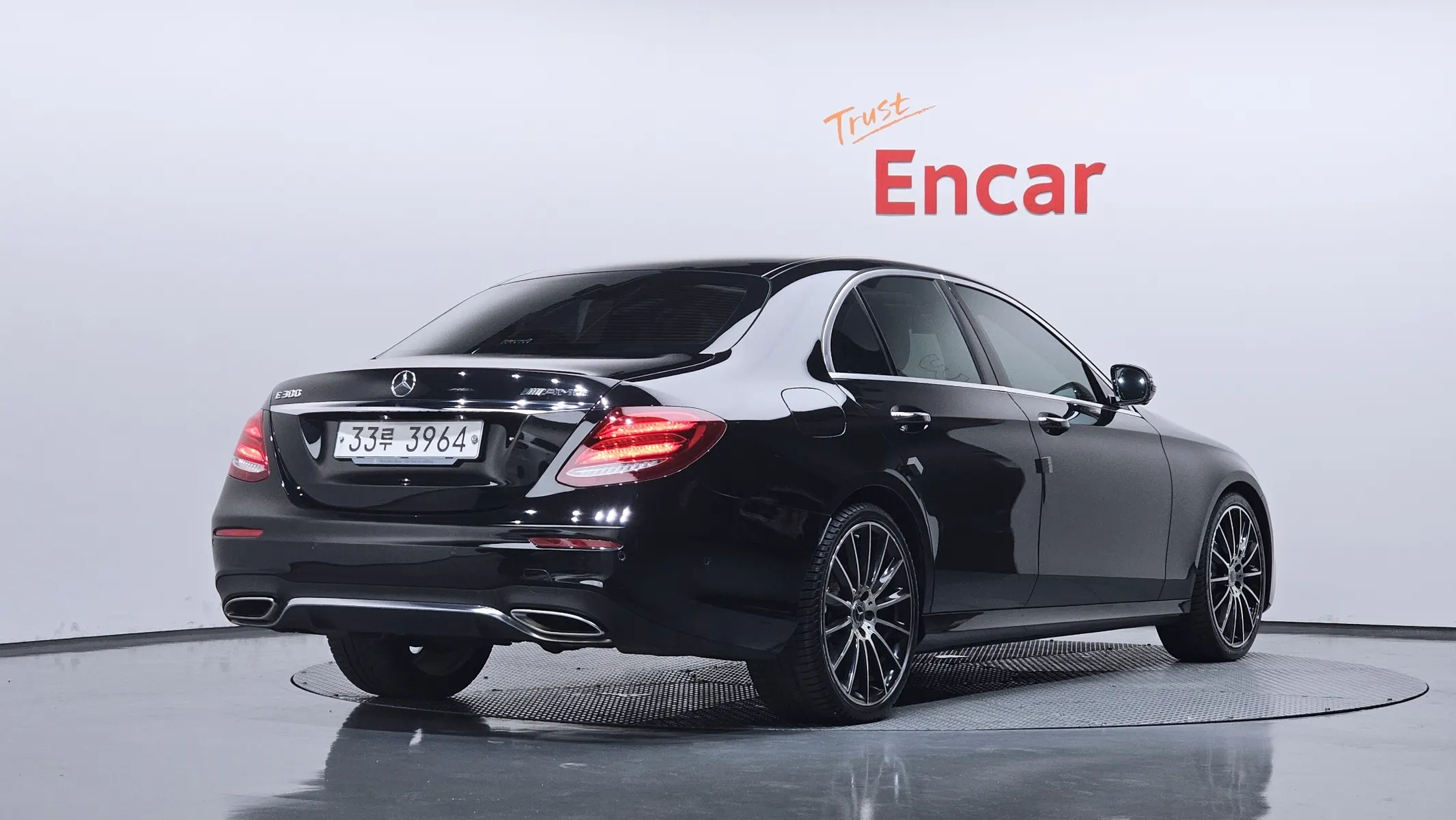Mercedes-Benz E-Class W213 E300 AMG Line 2019 2/38