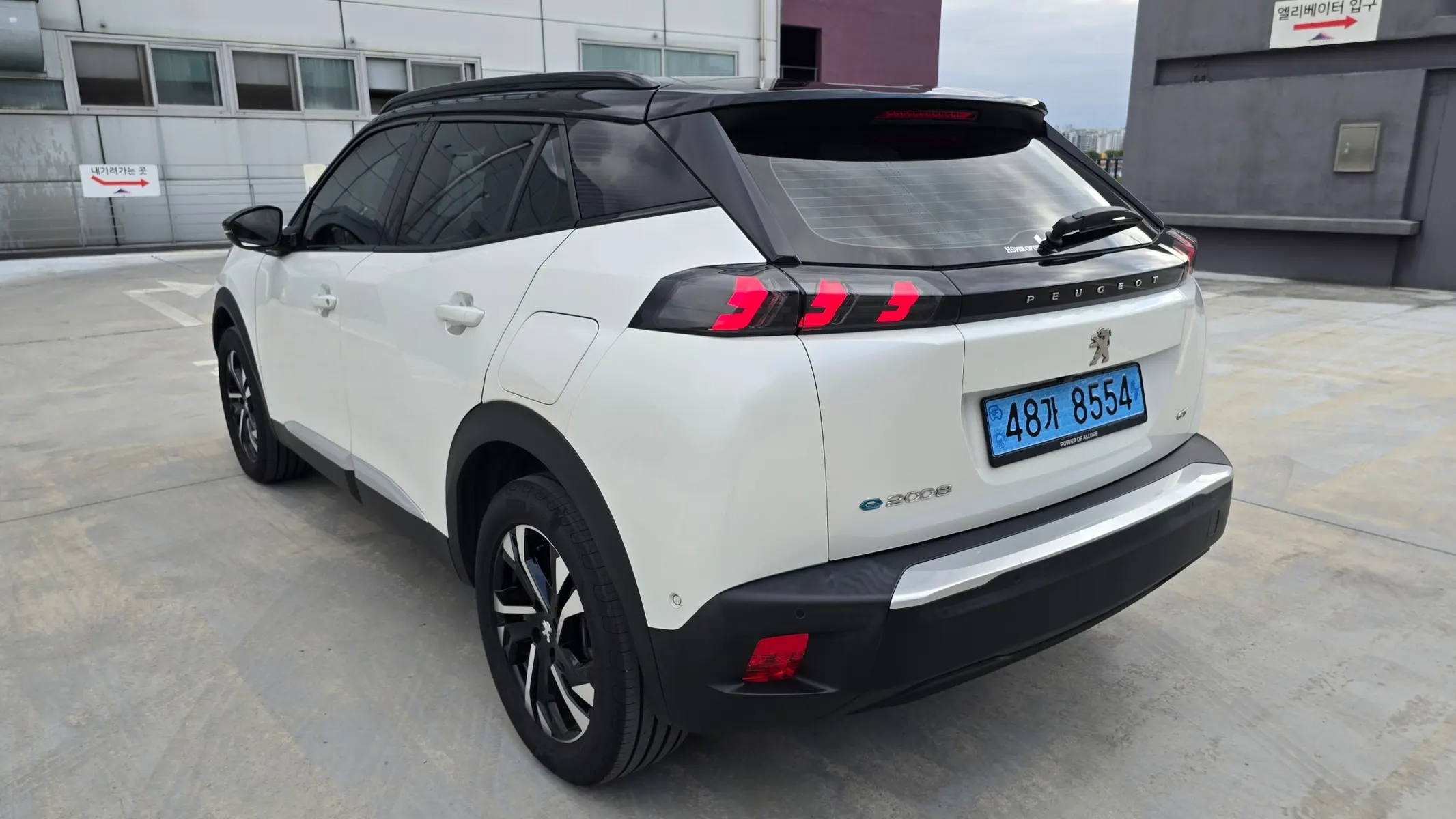 Peugeot e-2008 2 EV GT 2023 4/5
