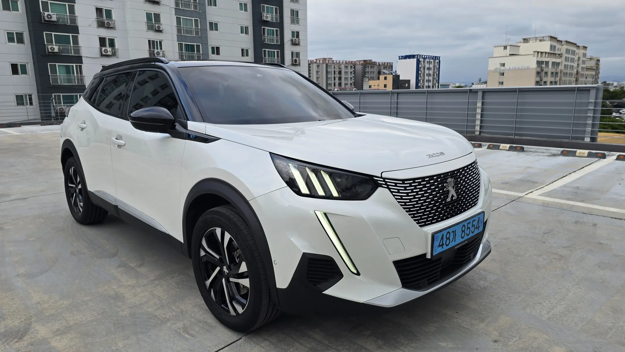 Peugeot e-2008 2 EV GT 2023 2/5