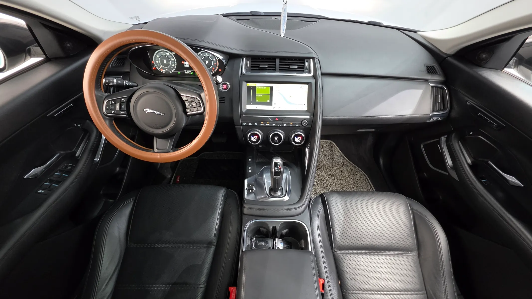 Jaguar E-PACE P250 SE 2019 4/5