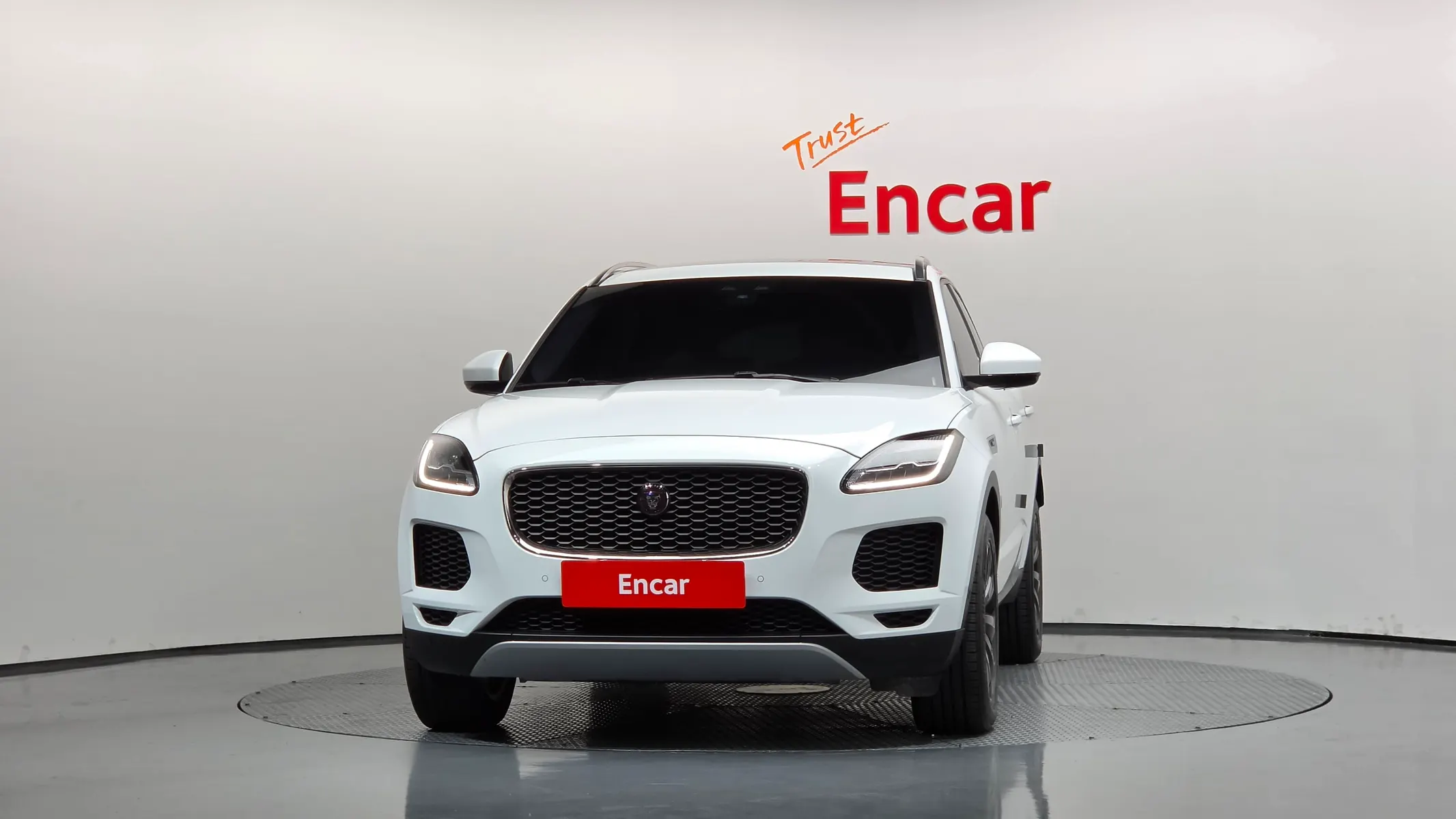 Jaguar E-PACE P250 SE 2019 2/5