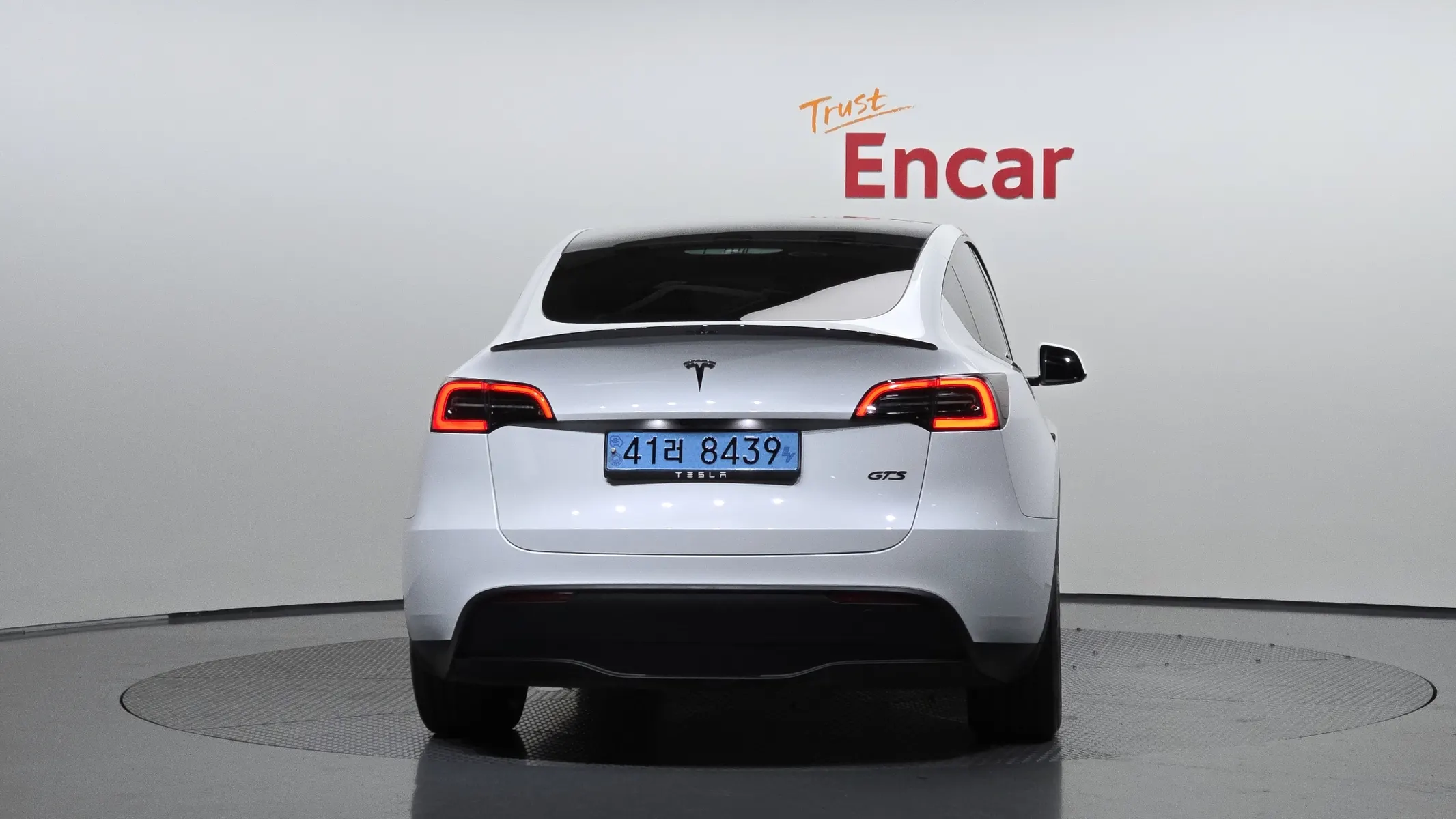 Tesla Y RWD 2023 3/5