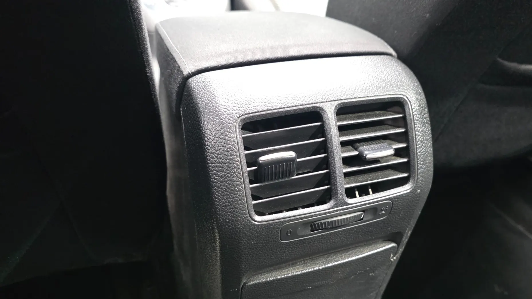 Volkswagen 6 2.0 TDI 2009 30/31