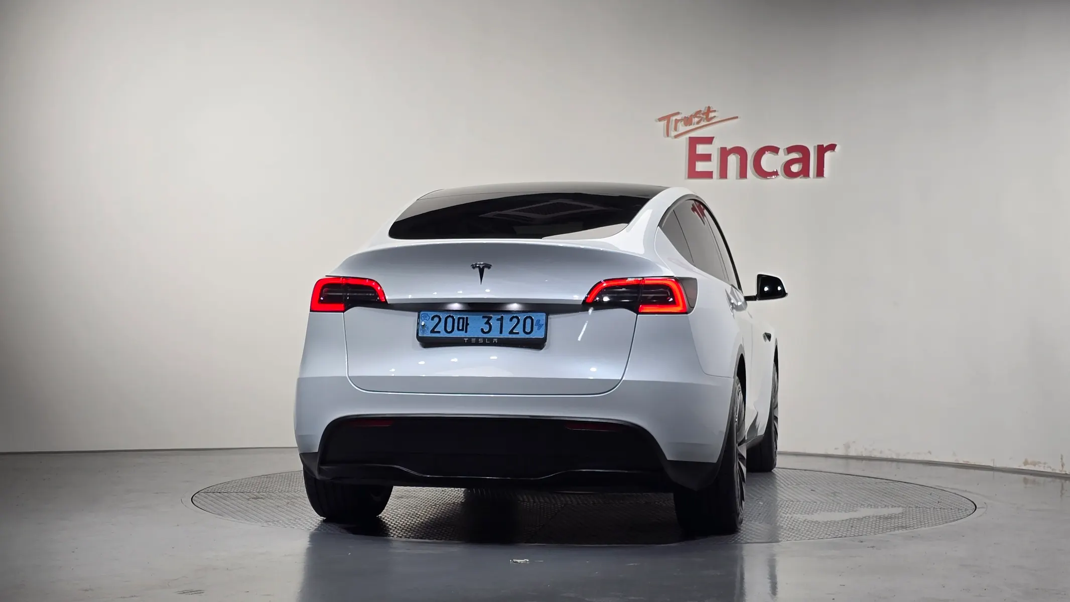 Tesla Y RWD 2024 3/5