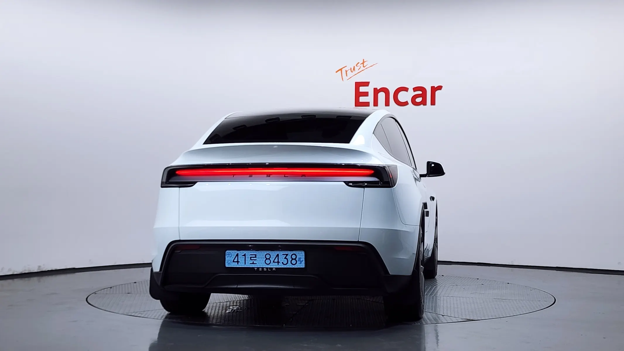 Tesla Y RWD 2025 3/5