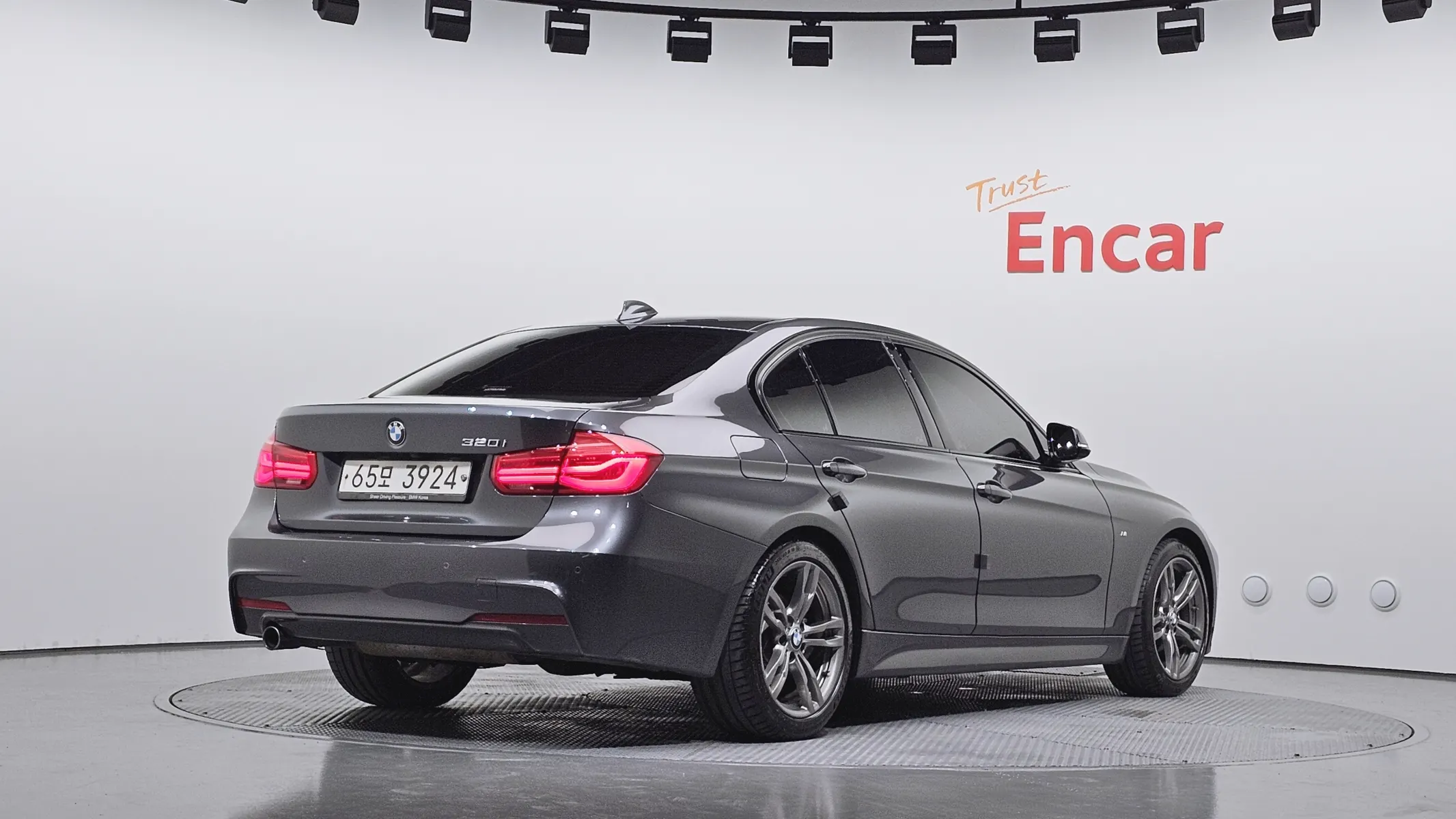 BMW 3 Series (F30) 320i M 2018 2/32
