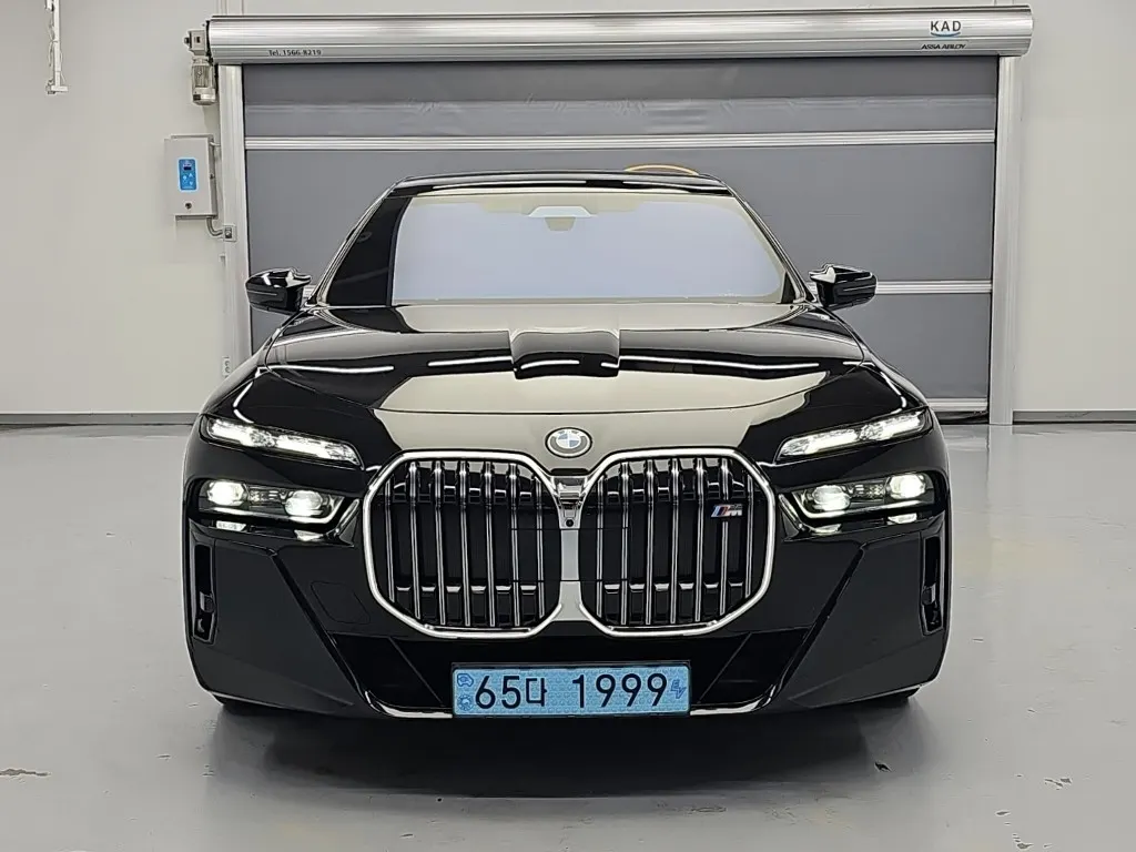 BMW i7 (G70) M70 xDrive 2023 2/19