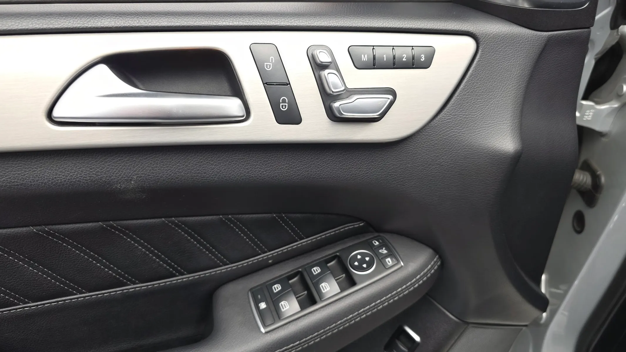 Mercedes-Benz GLE-Class W166 GLE350 d 4MATIC 2017 33/34