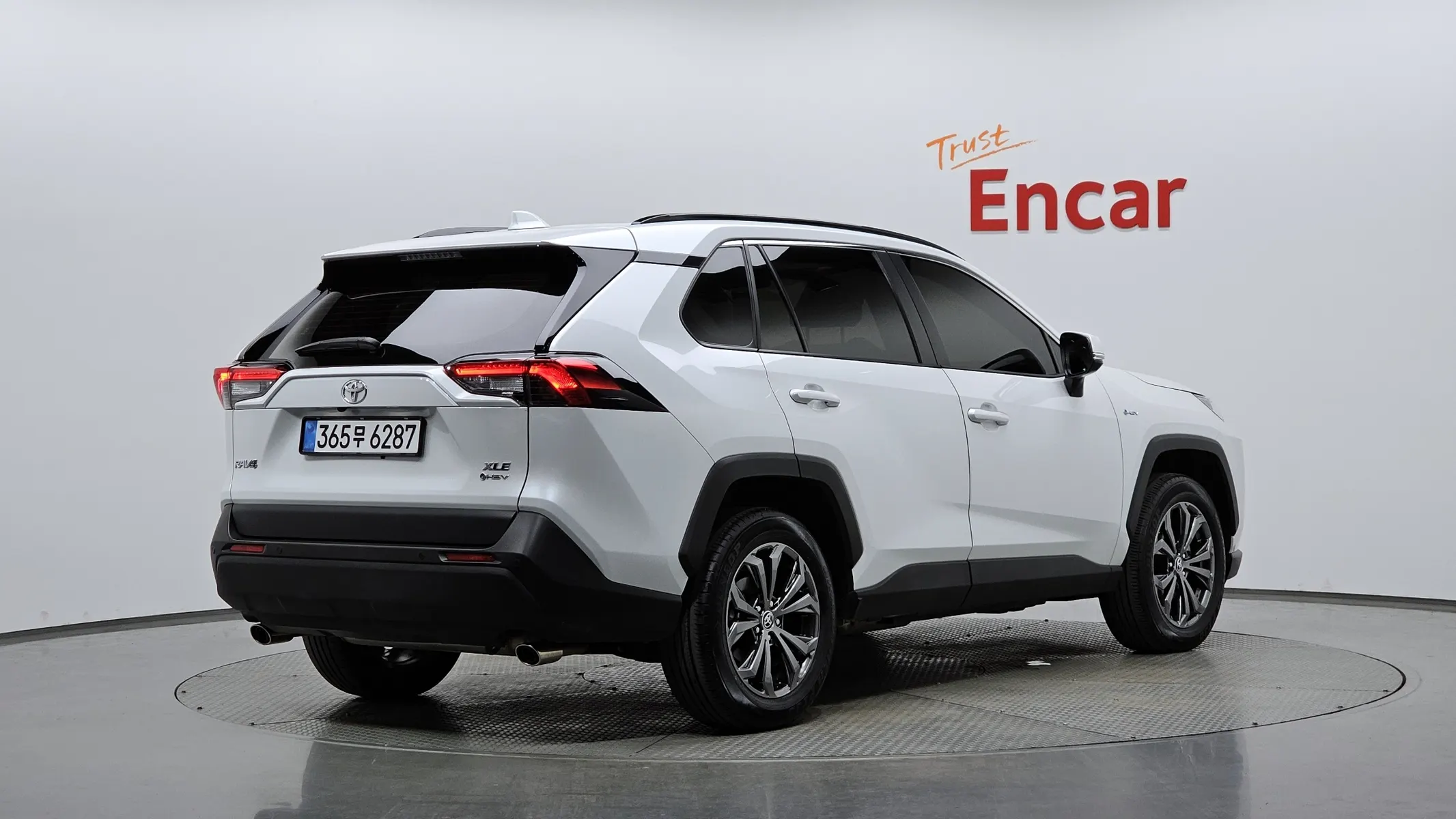 Toyota RAV4 5 2.5 2WD XLE 2025 2/34