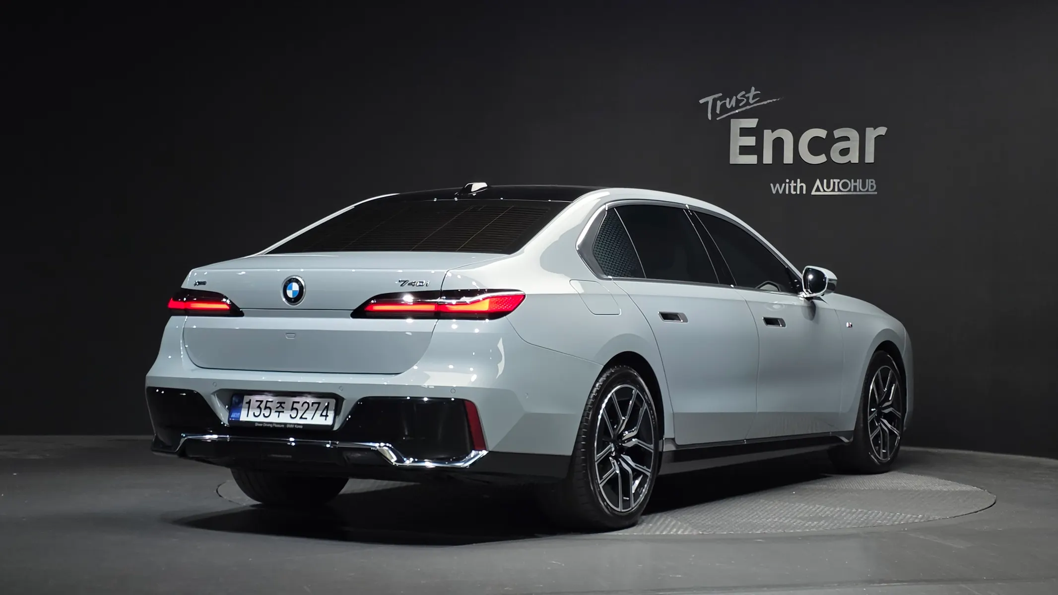 BMW 7 Series (G70) 740i sDrive M 2023 2/34