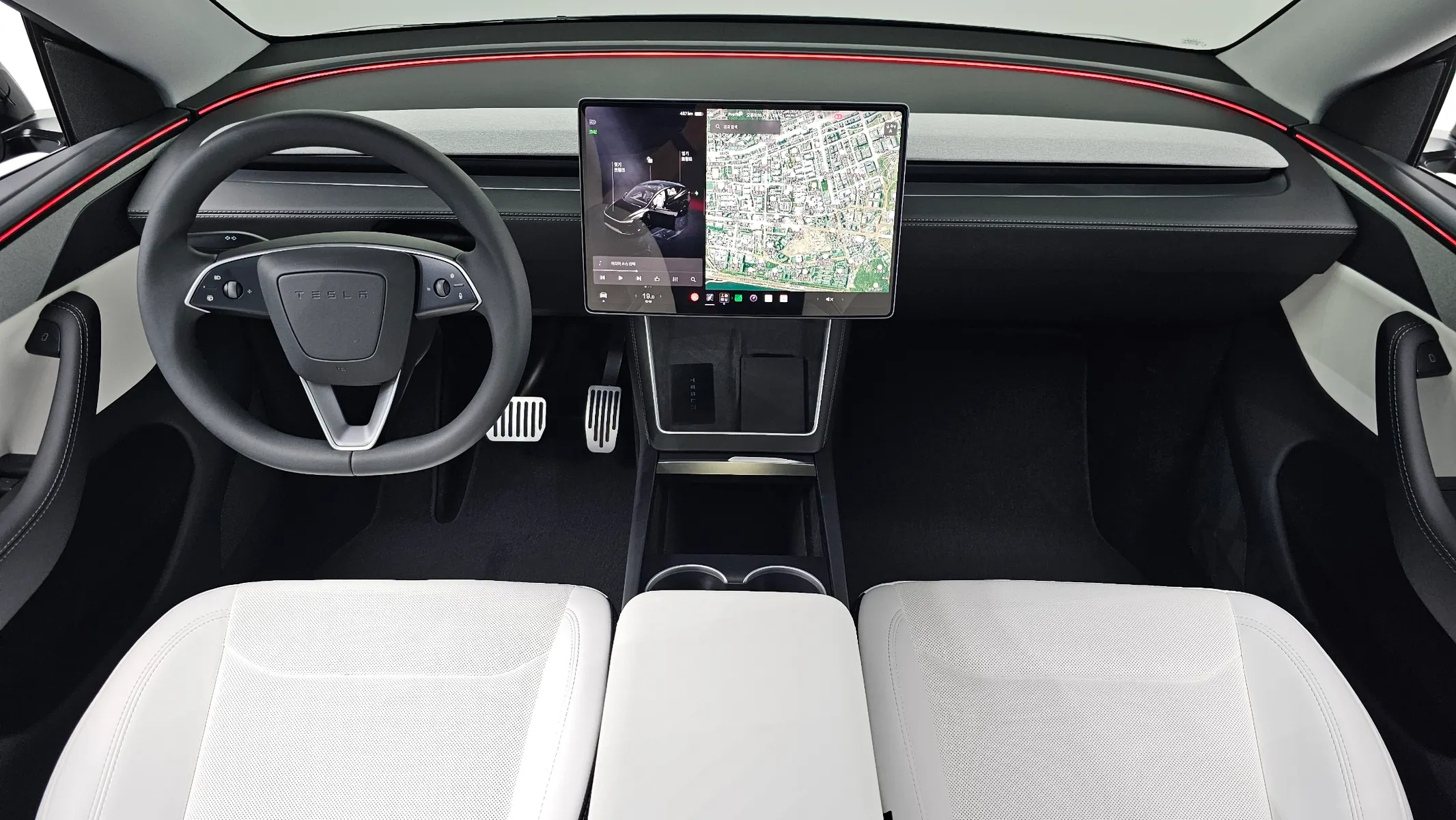 Tesla Y AWD 2025 4/5