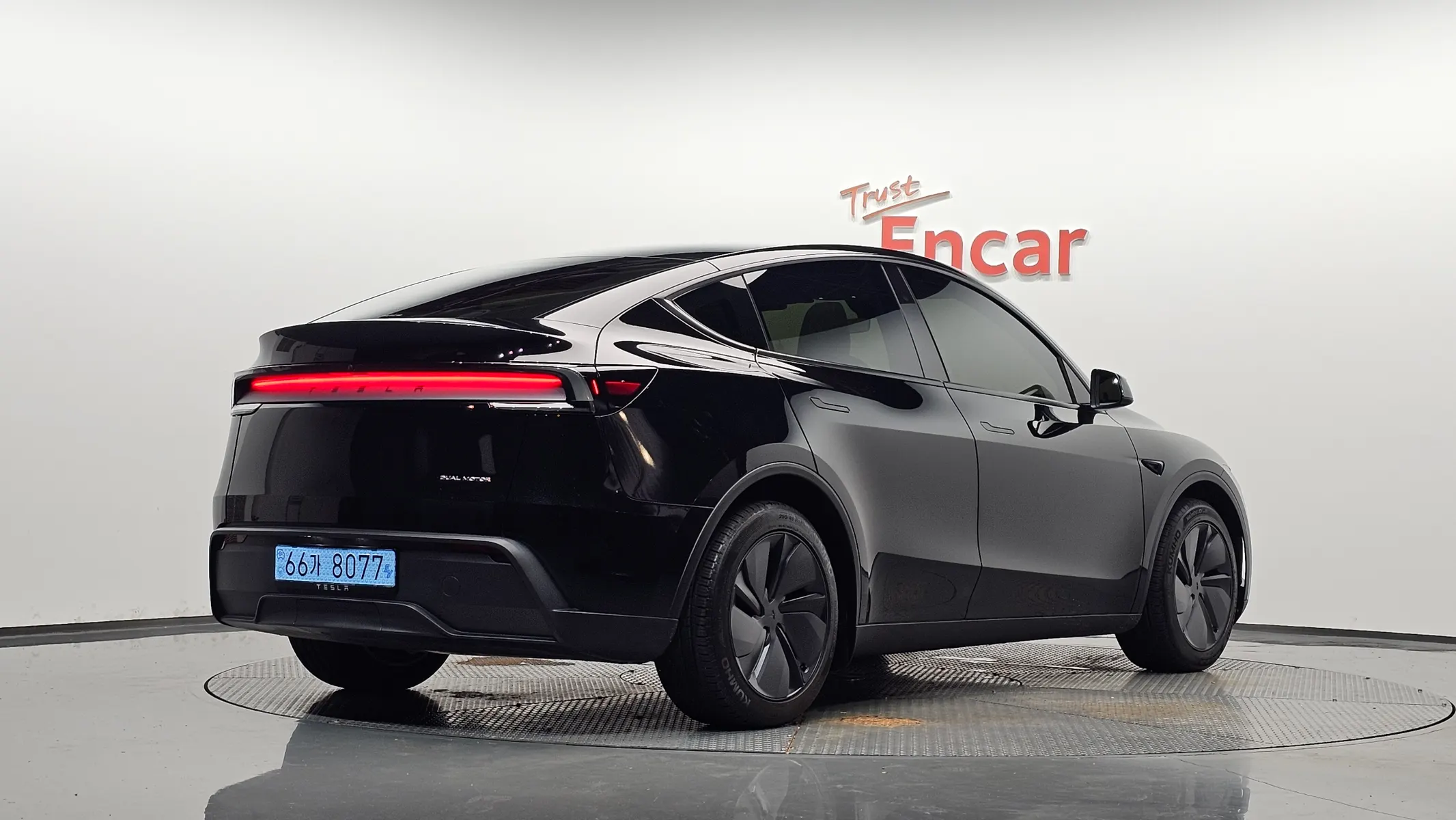 Tesla Y AWD 2025 2/40
