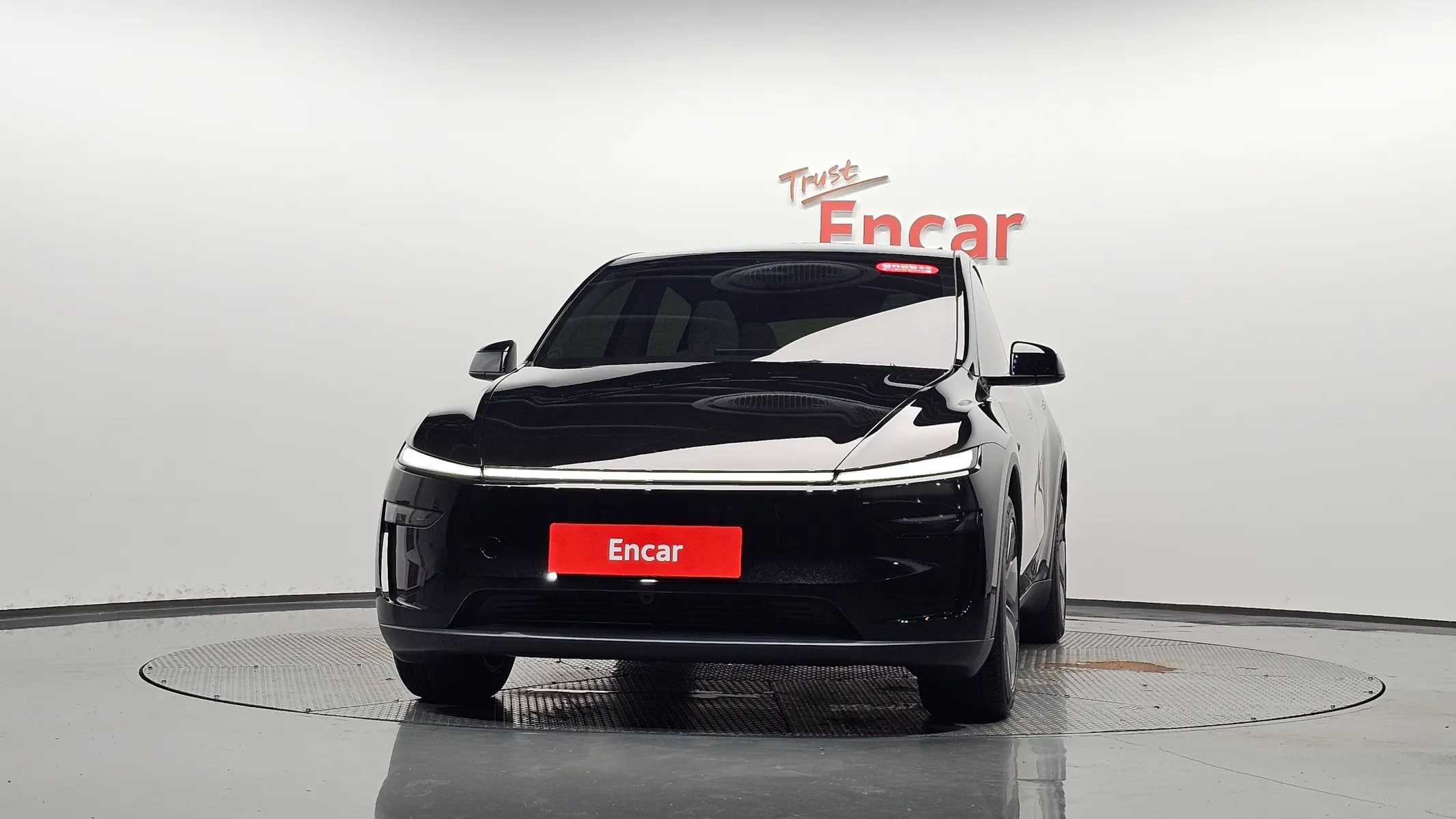 Tesla Y AWD 2025 2/5