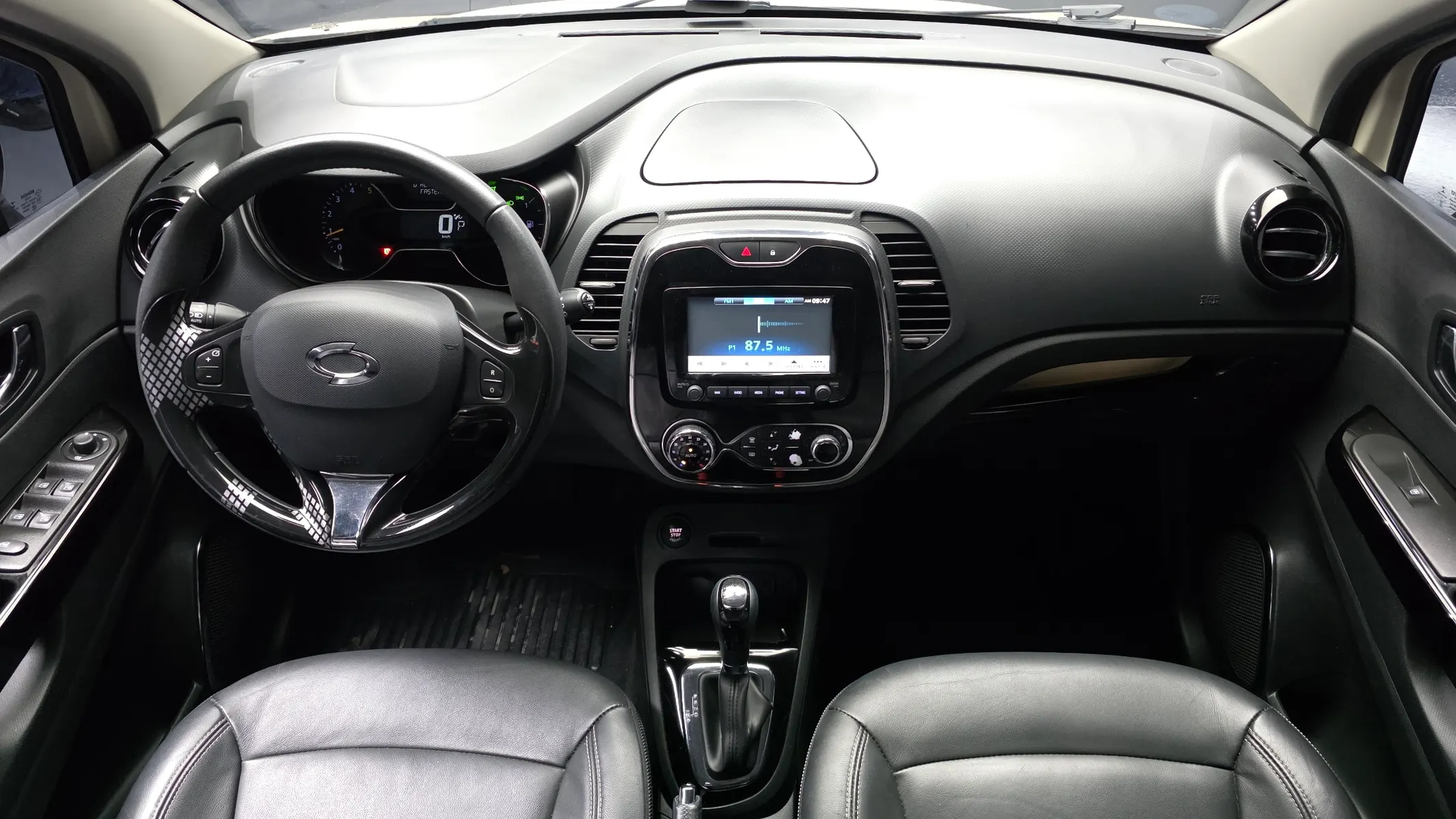 Renault Korea QM3 RE 2015 3/5