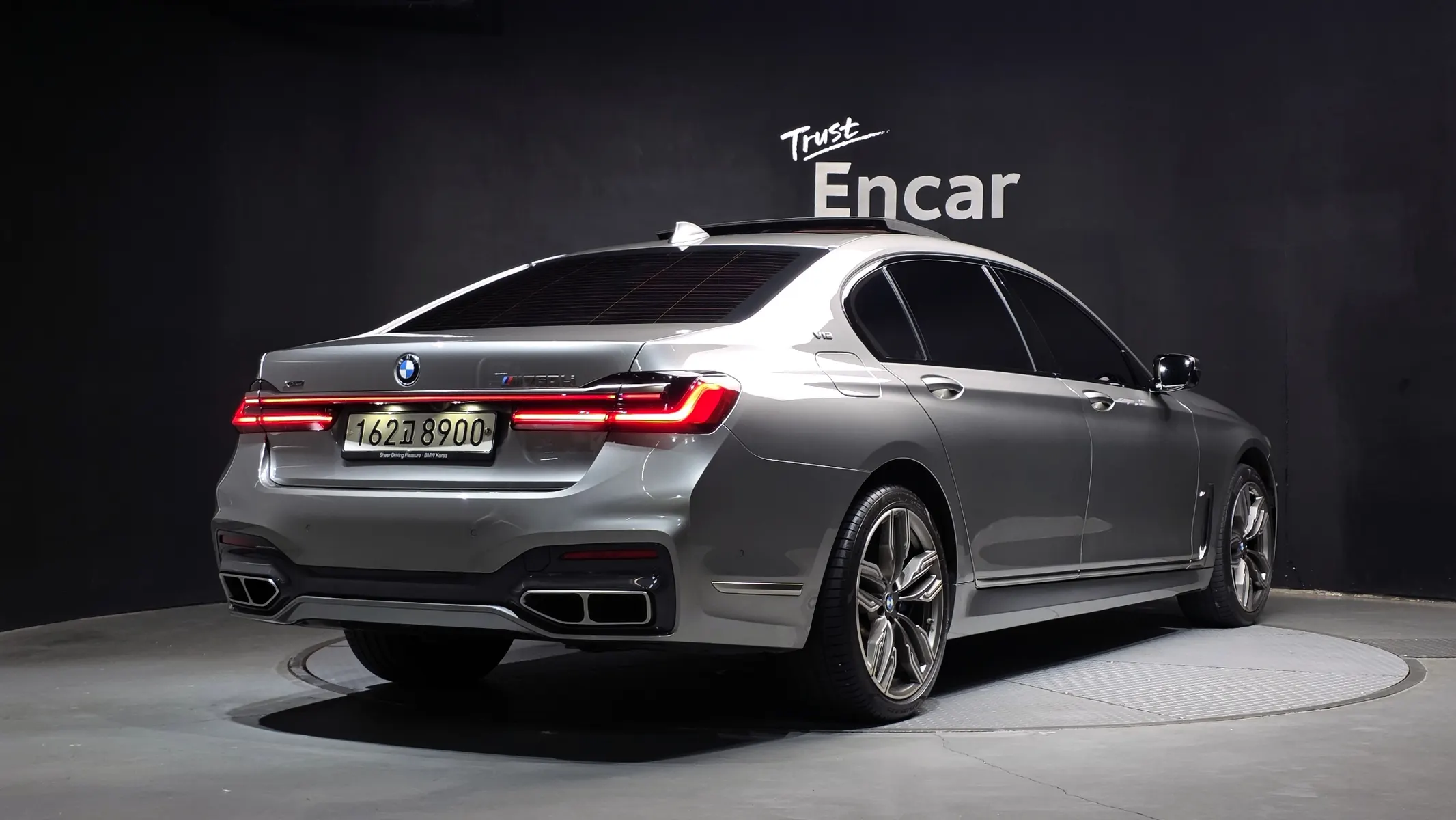 BMW 7 Series (G11) M760Li xDrive 2020 2/39