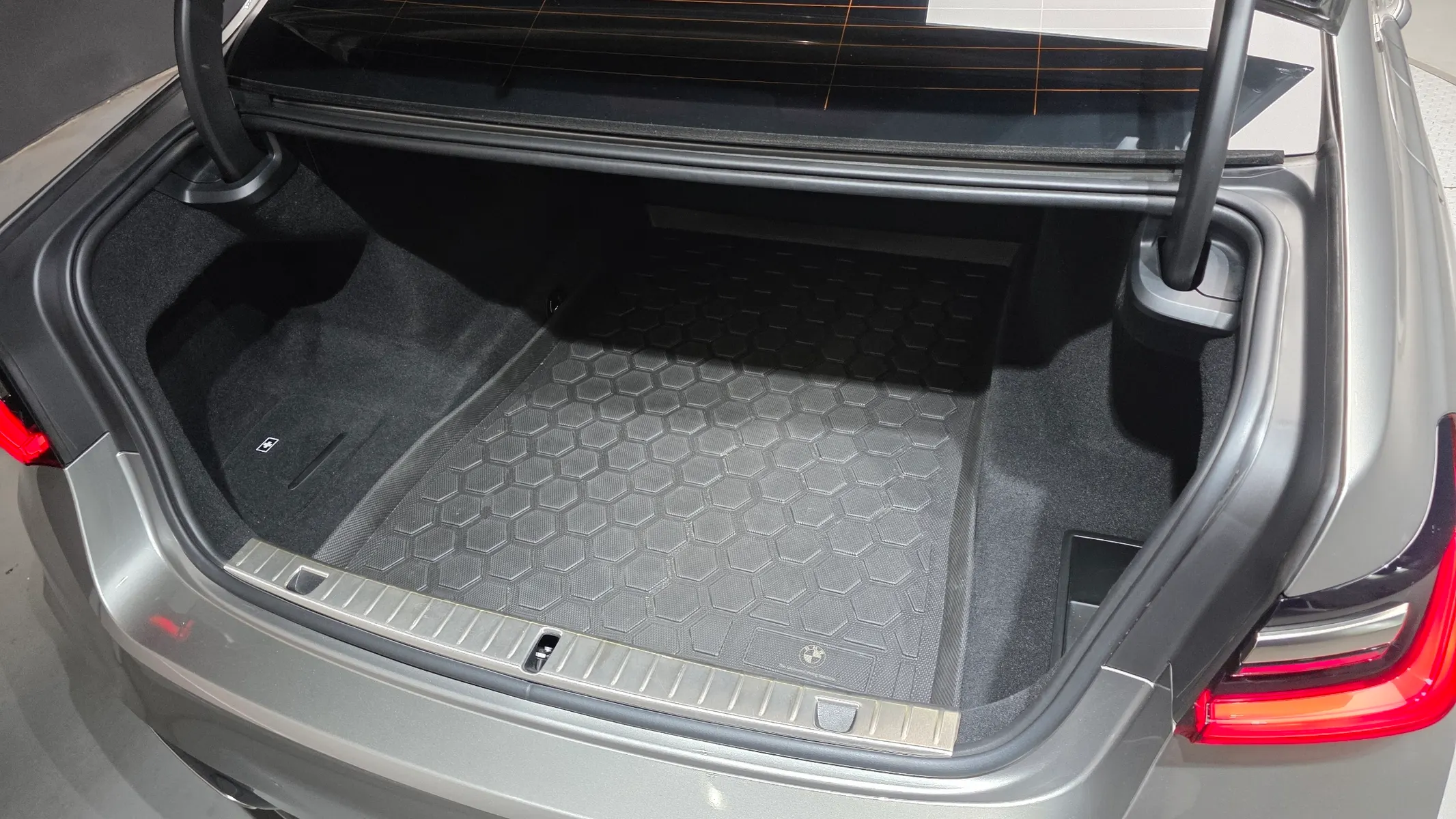 BMW 7 Series (G11) M760Li xDrive 2020 38/39