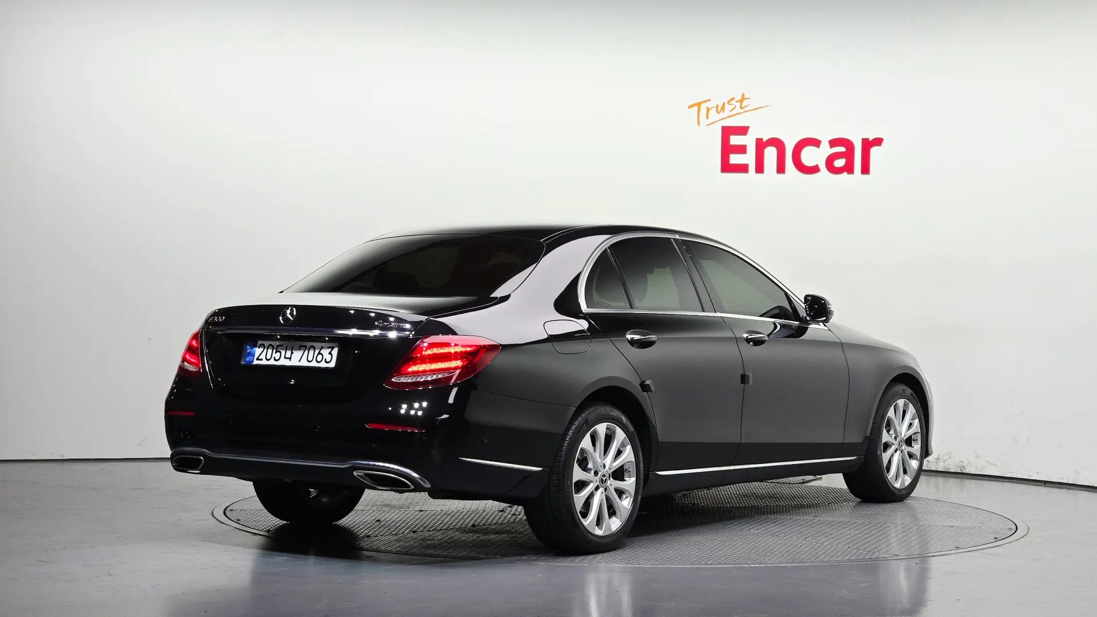 Mercedes-Benz E-Class W213 E300 4MATIC 2020 2/33