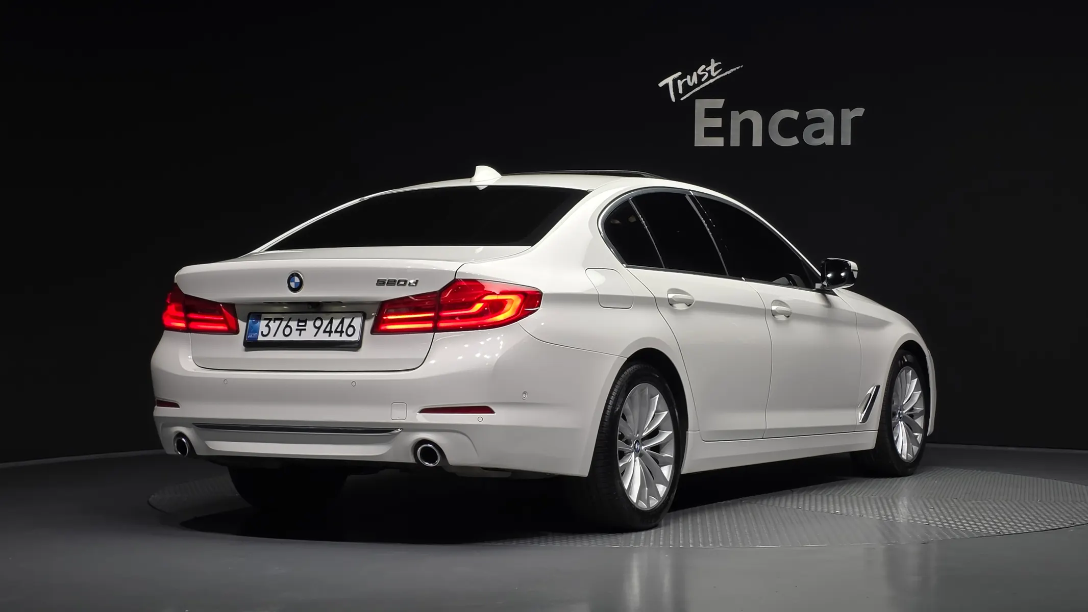 BMW 5 Series (G30) 520d 2019 2/33