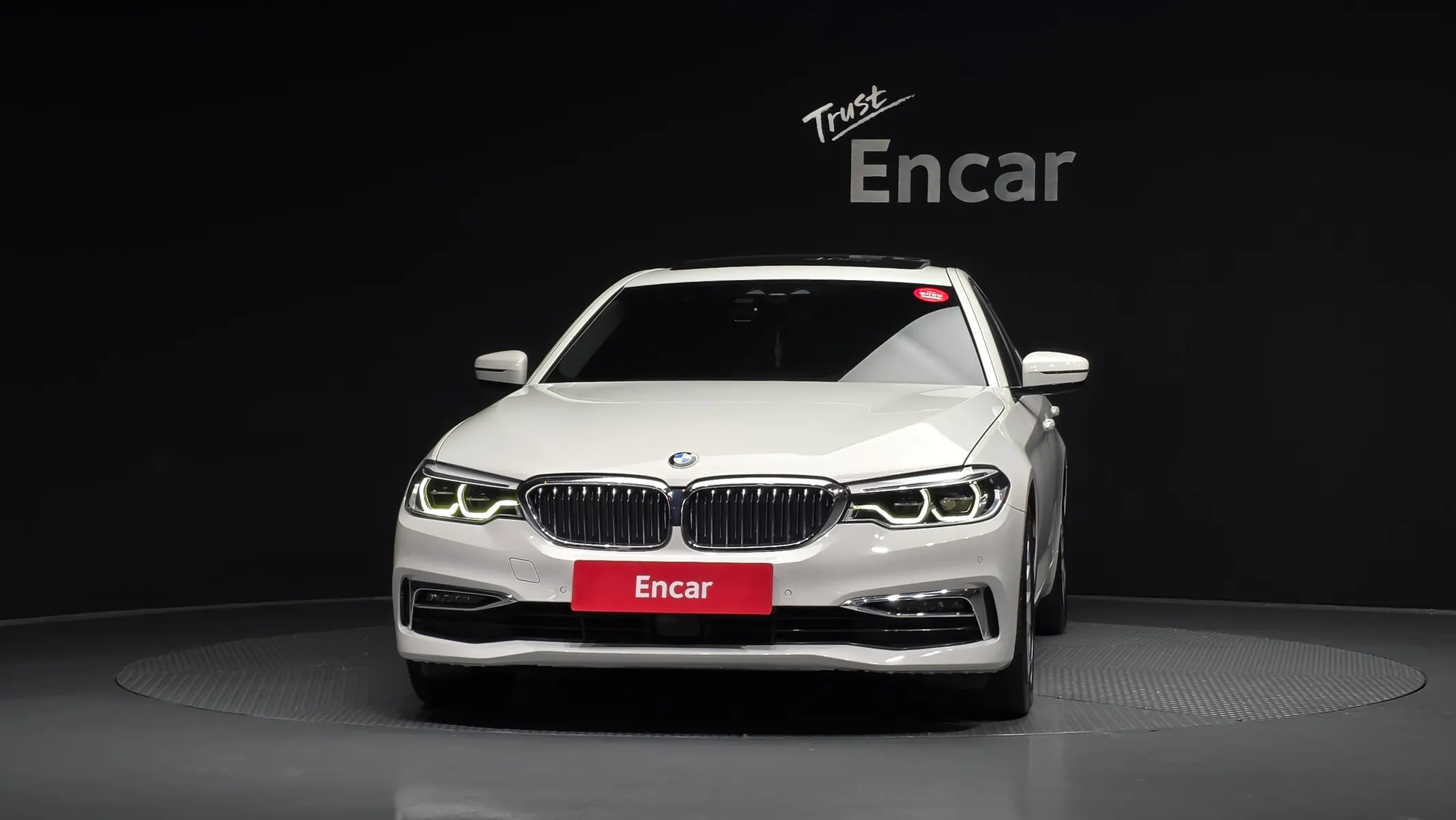 BMW 5 Series (G30) 520d 2019 3/33