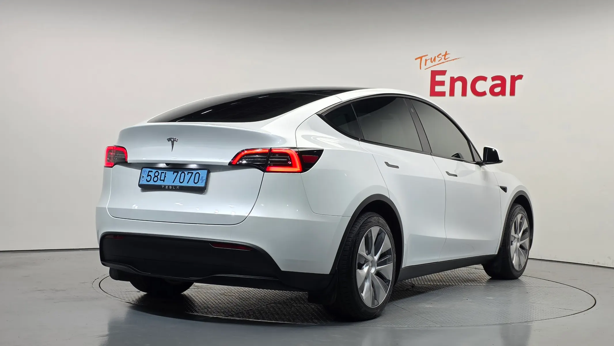 Tesla Y RWD 2024 2/36
