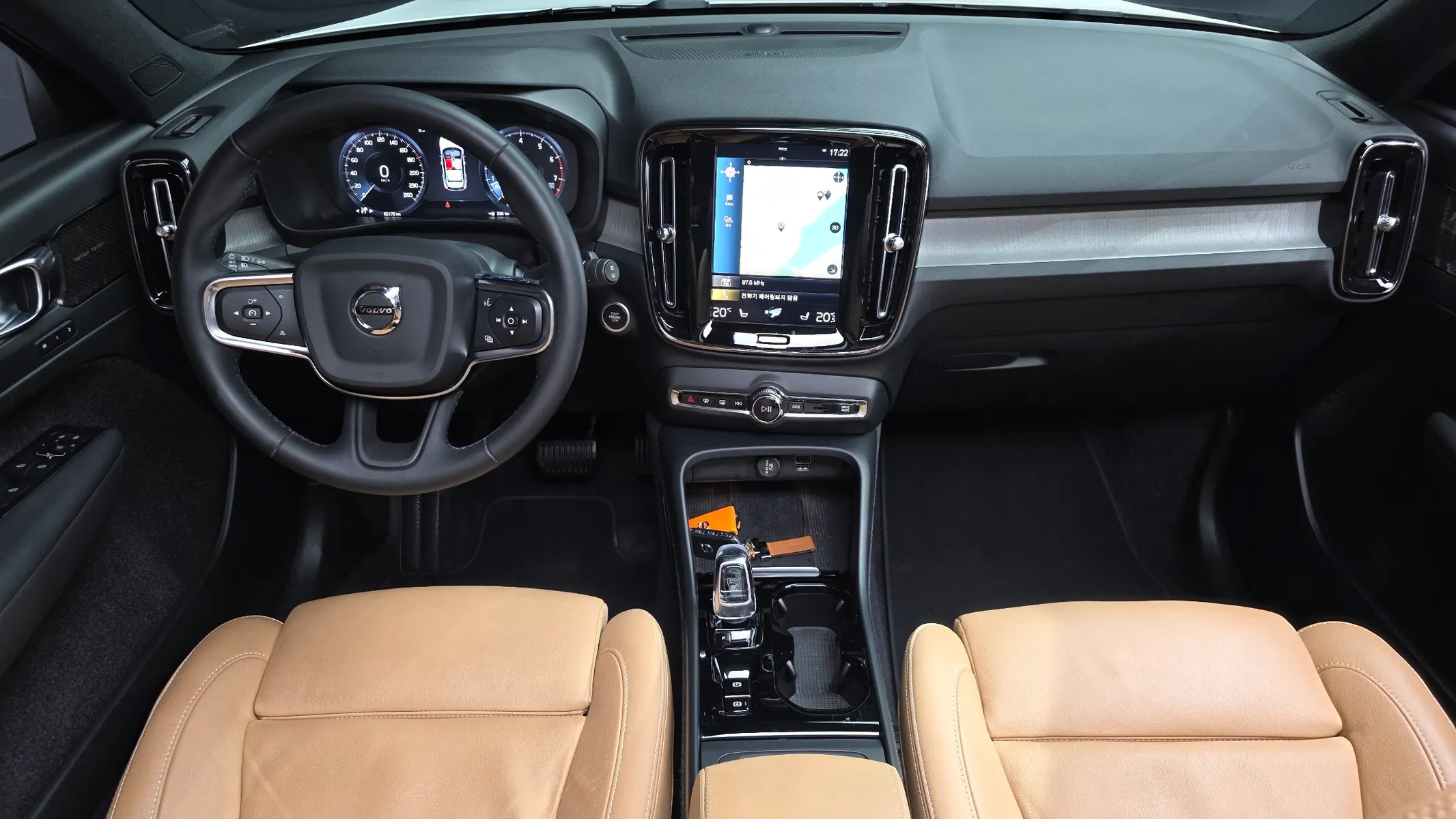 Volvo XC40 B4 2022 4/5