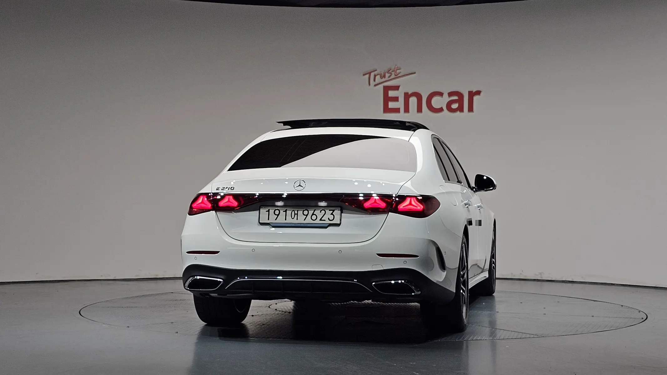 Mercedes-Benz E-Class W214 E200 AMG Line 2025 3/39