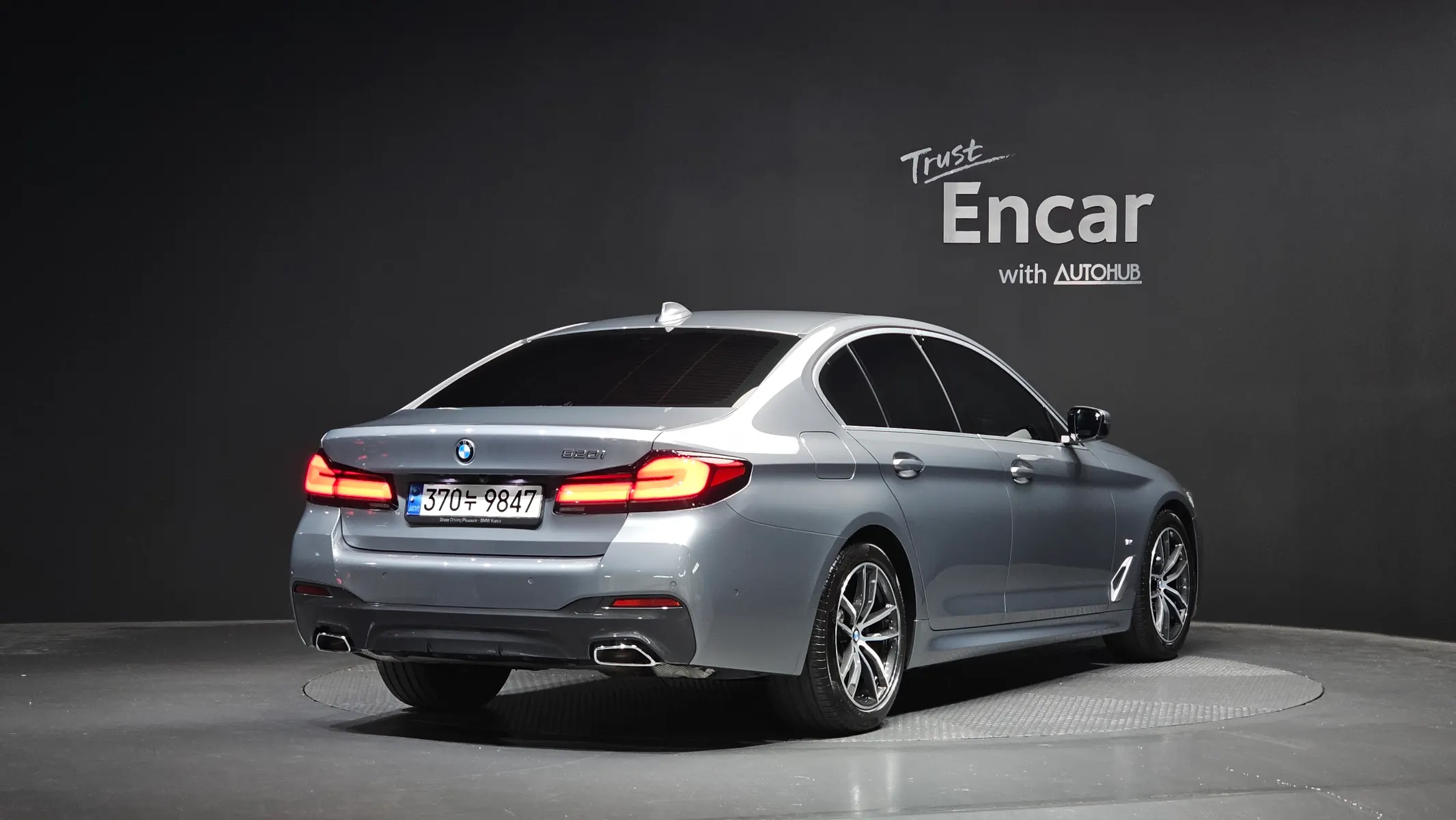 BMW 5 Series (G30) 520i M 2023 2/34
