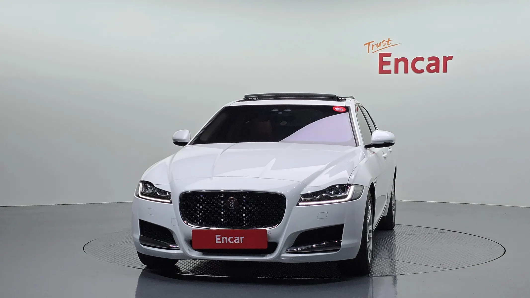 Jaguar XF (X260) 20d 2020 2/5