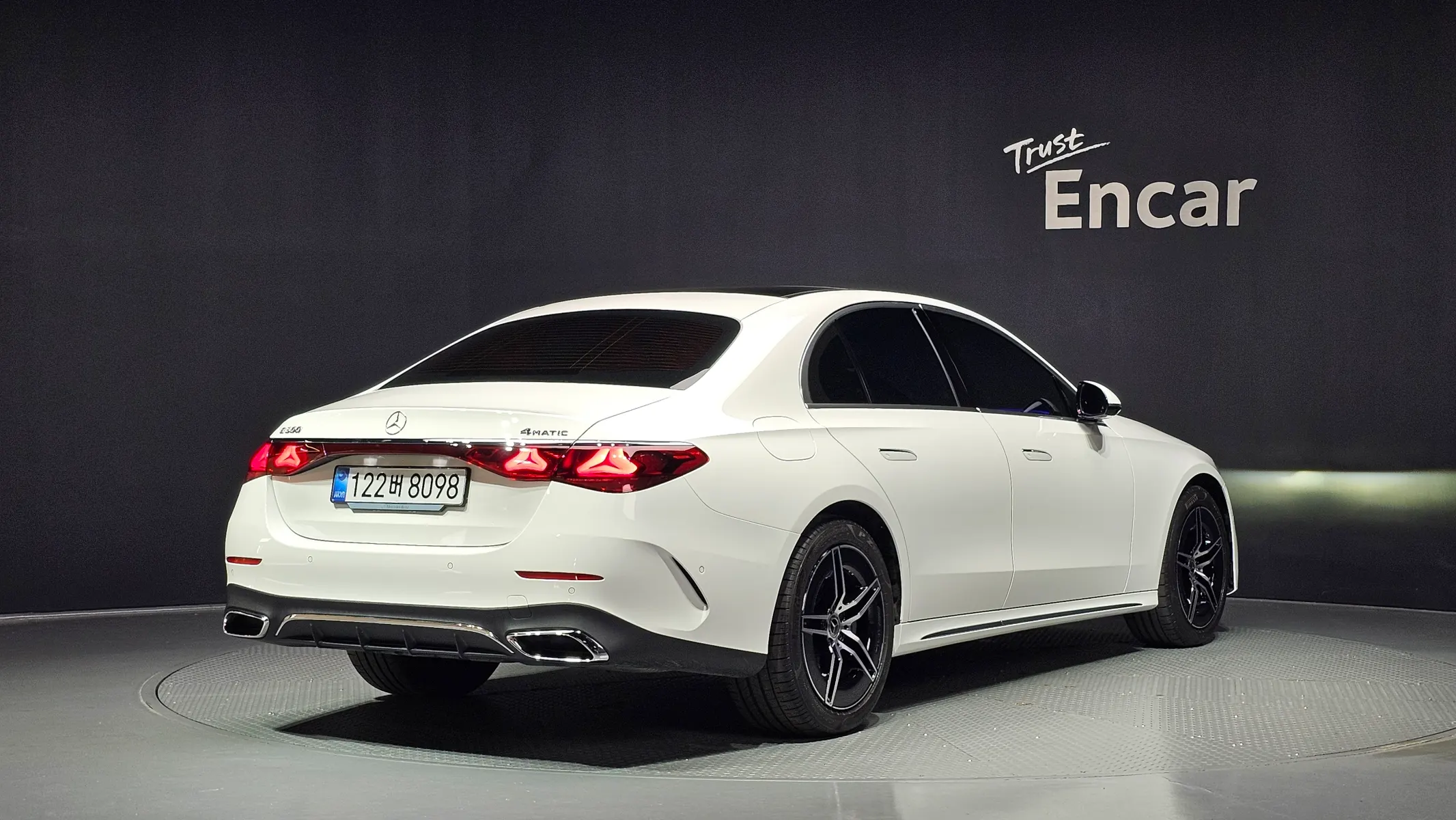 Mercedes-Benz E-Class W214 E300 4MATIC AMG Line 2025 2/34