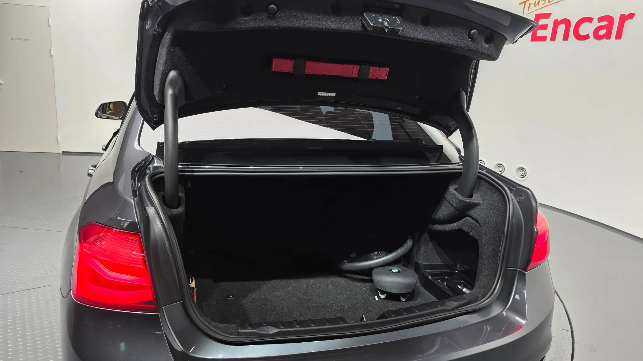 BMW 3 Series (F30) 320d 2015 32/33