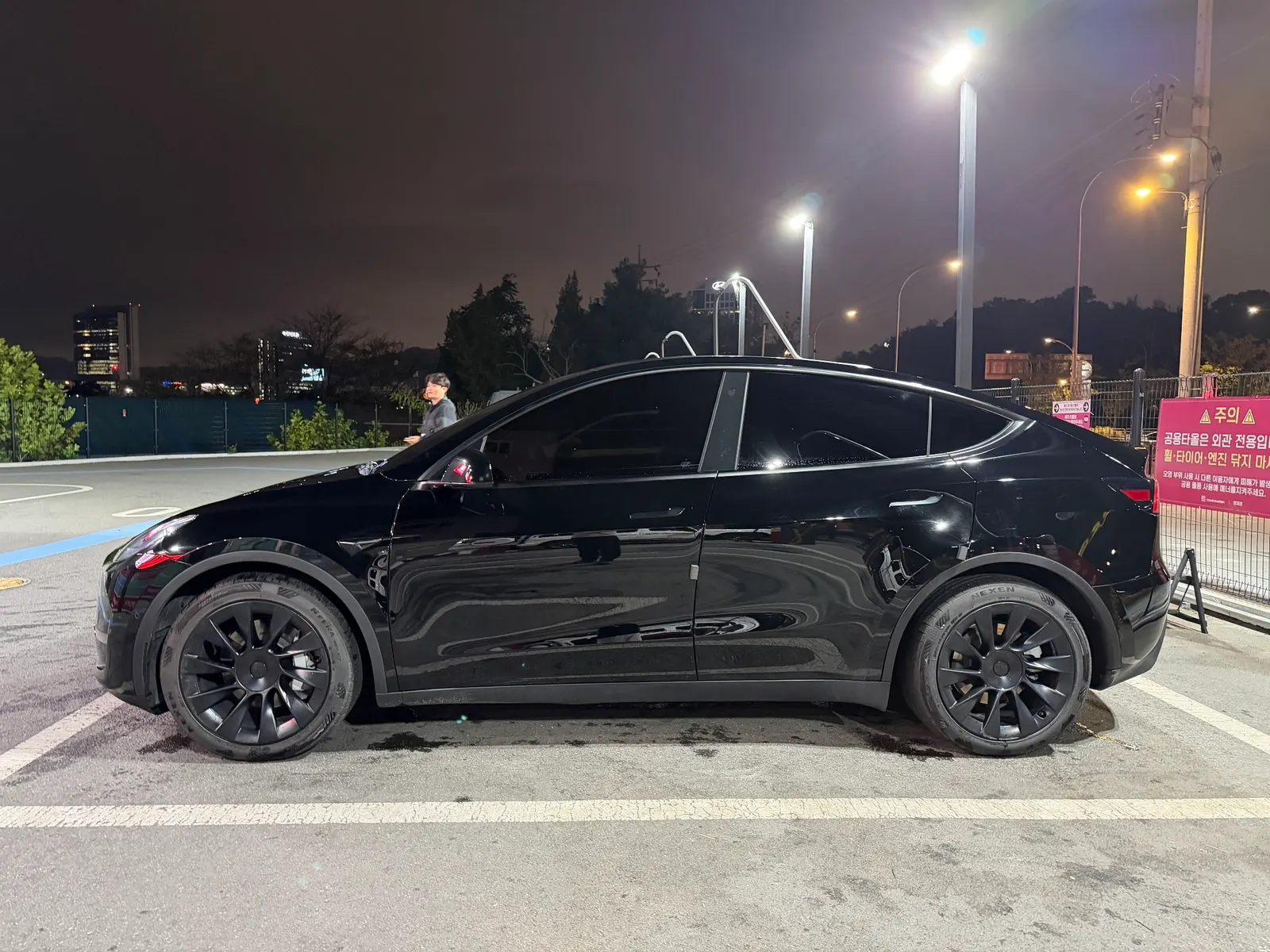 Tesla Y AWD 2022 3/5