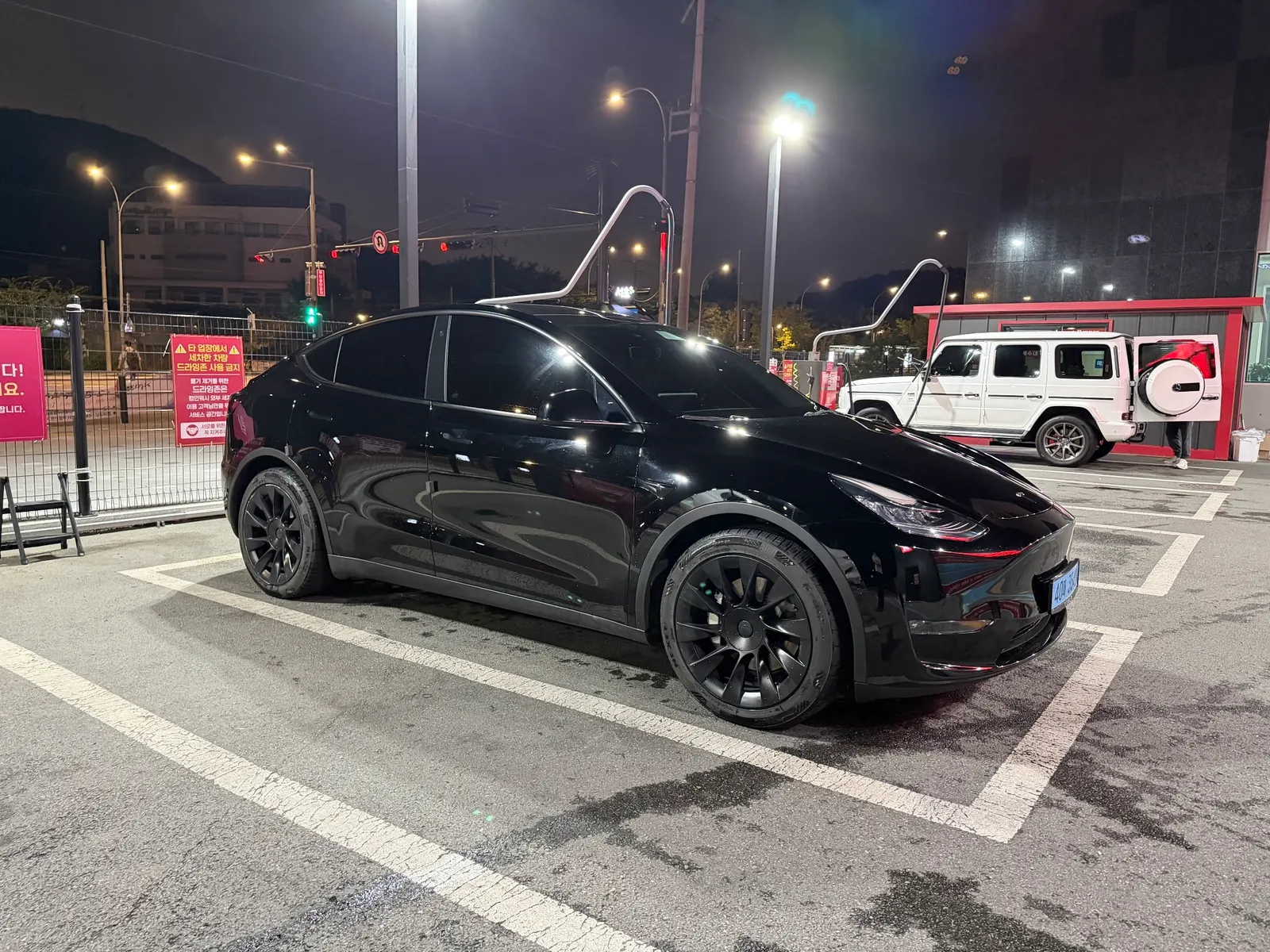 Tesla Y AWD 2022 2/5
