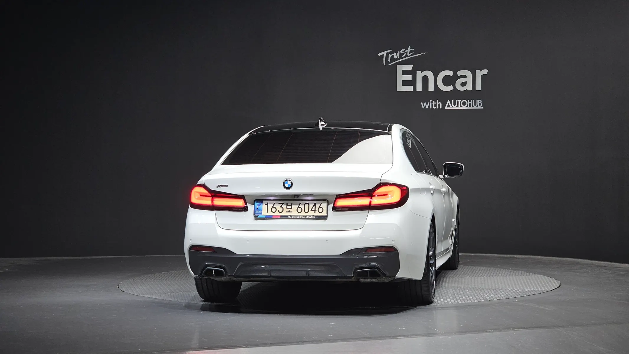 BMW 5 Series (G30) 520i M 2020 3/32
