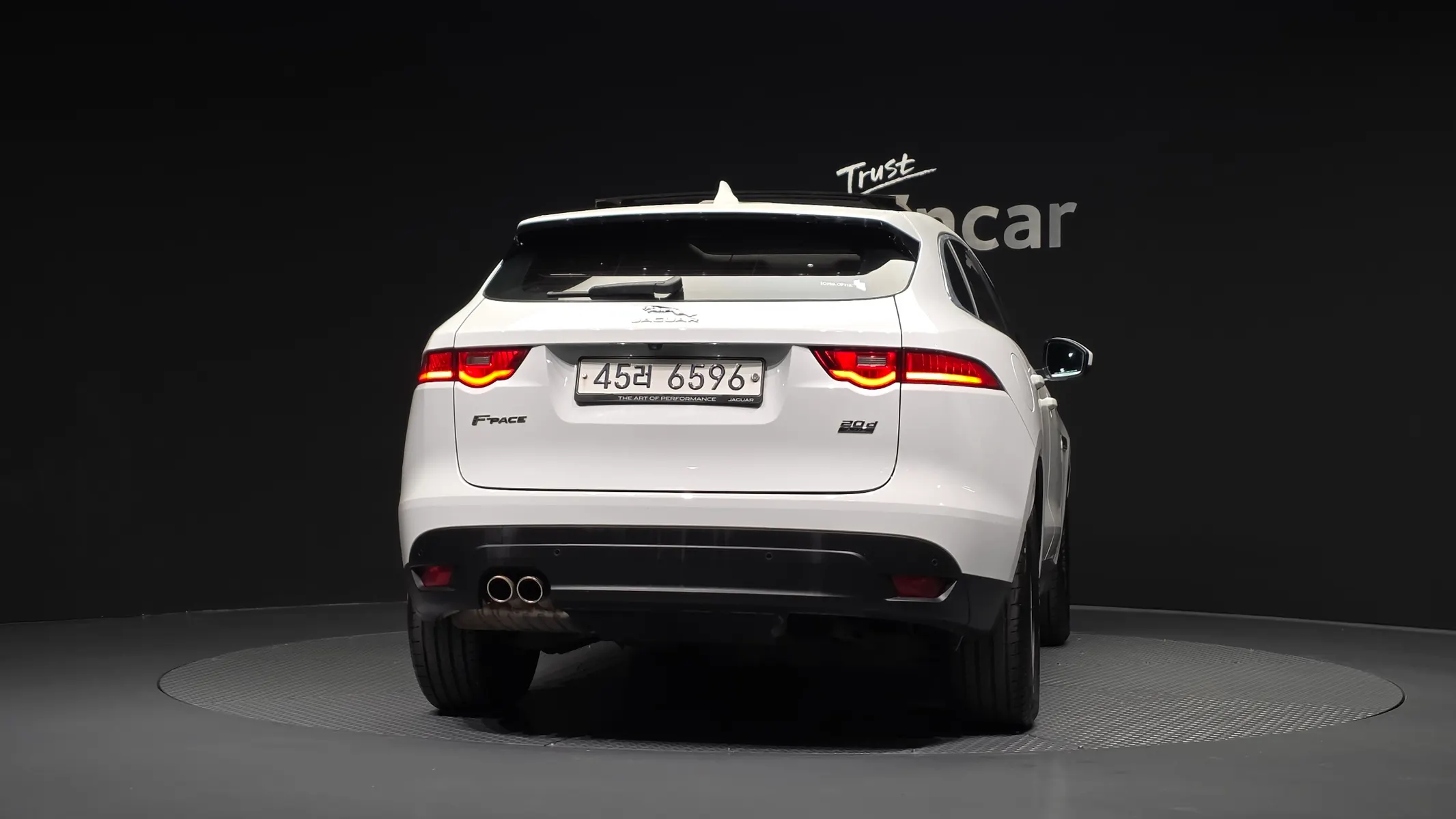 Jaguar F-PACE 20d 2017 3/5