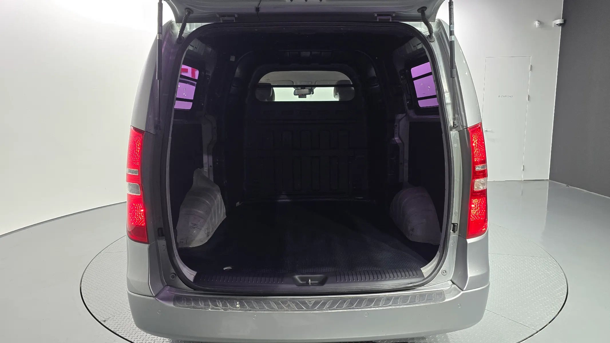 Hyundai Grand Starex 5 2015 20/21