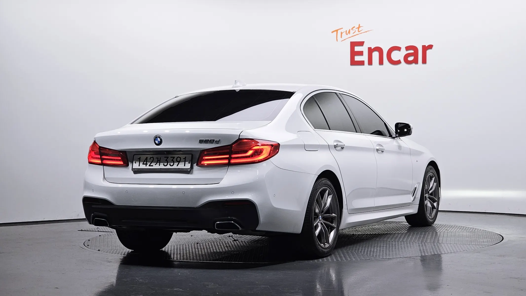 BMW 5 Series (G30) 520d M 2017 2/21