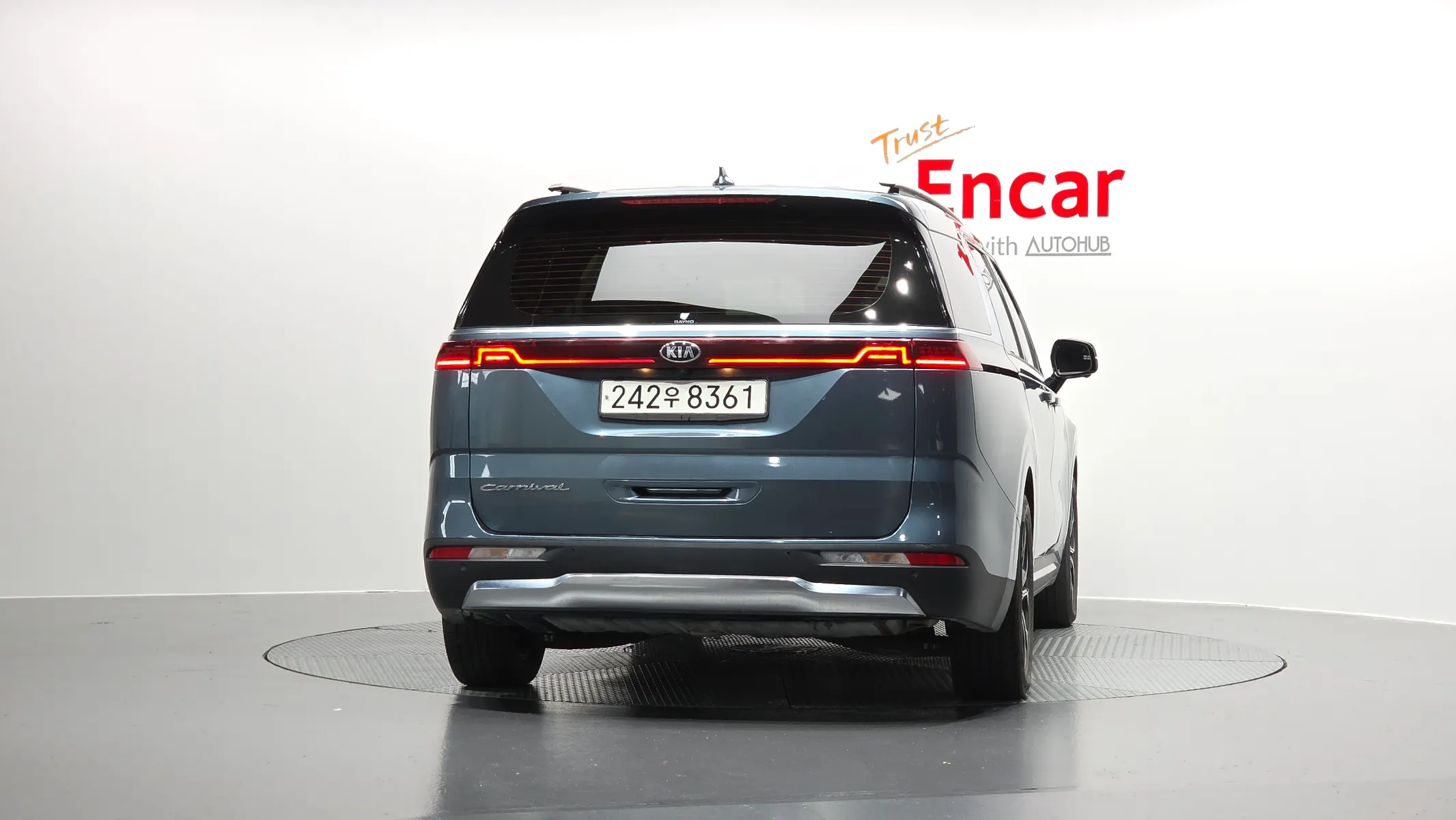 Kia Carnival 9 2020 3/5