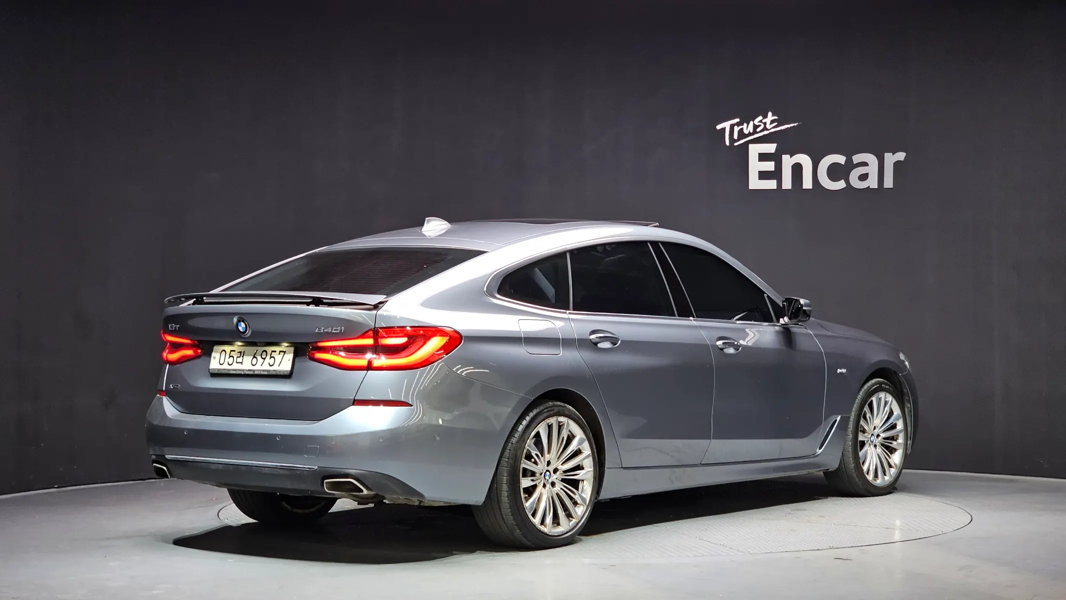 BMW 6 Series GT (G32) 640i xDrive 2018 2/21