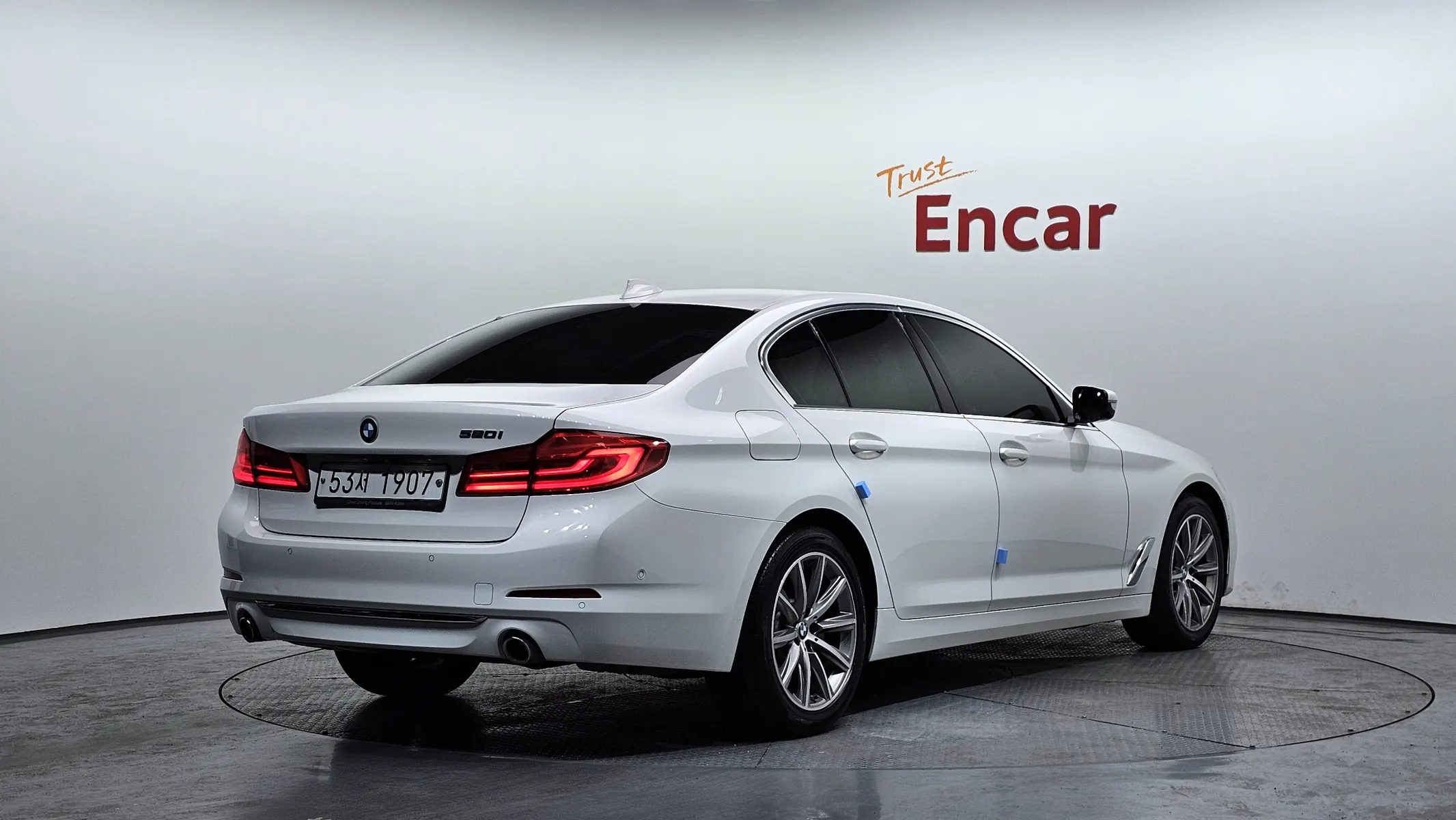 BMW 5 Series (G30) 520i 2019 2/21