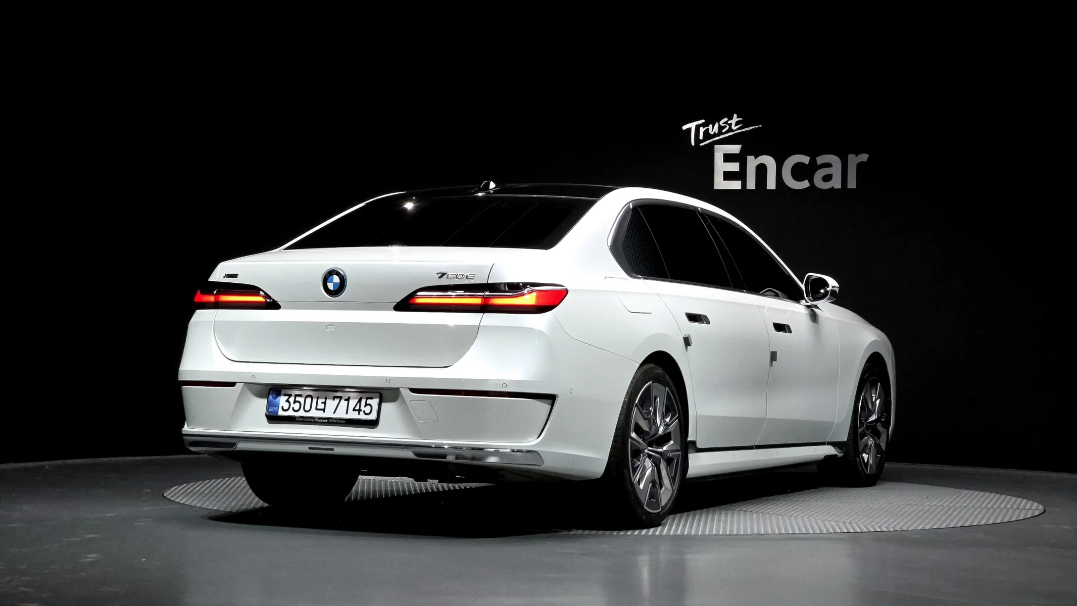 BMW 7 Series (G70) 750e xDrive 2025 2/21