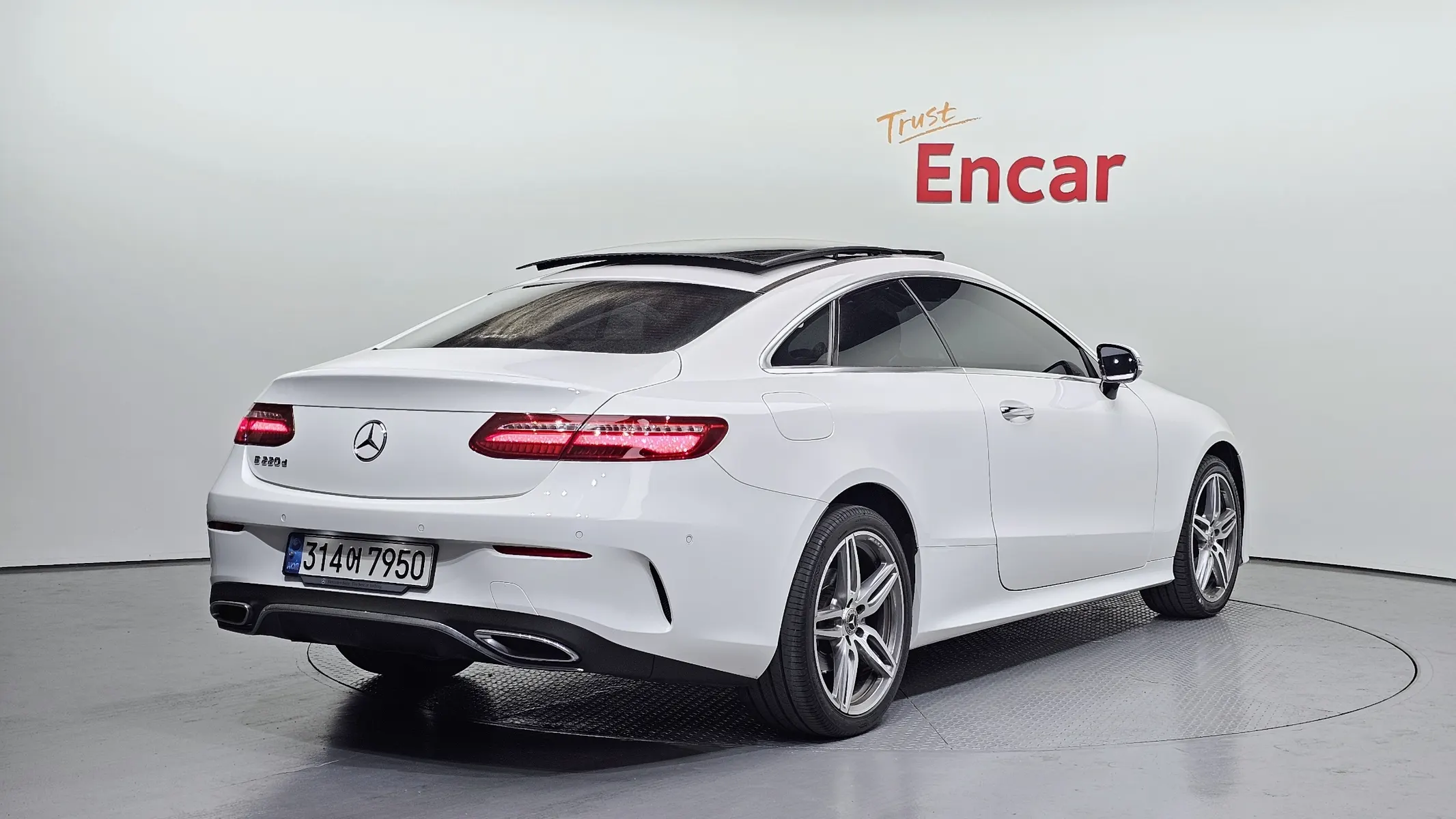 Mercedes-Benz E-Class W213 E220d 2017 2/32
