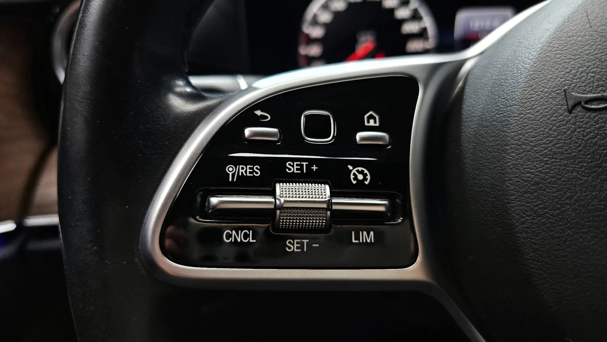 Mercedes-Benz E-Class W213 E300e 2019 31/32
