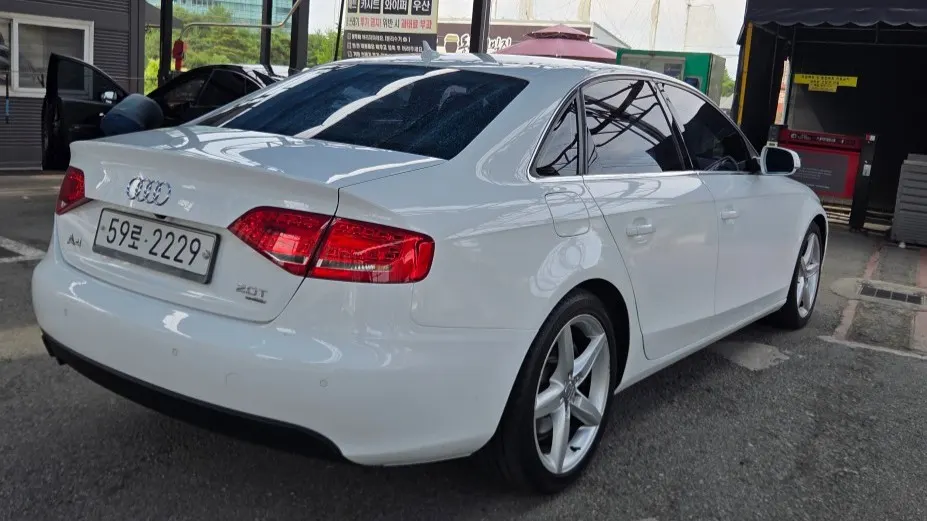 Audi A4 2.0 TFSI 2011 2/27
