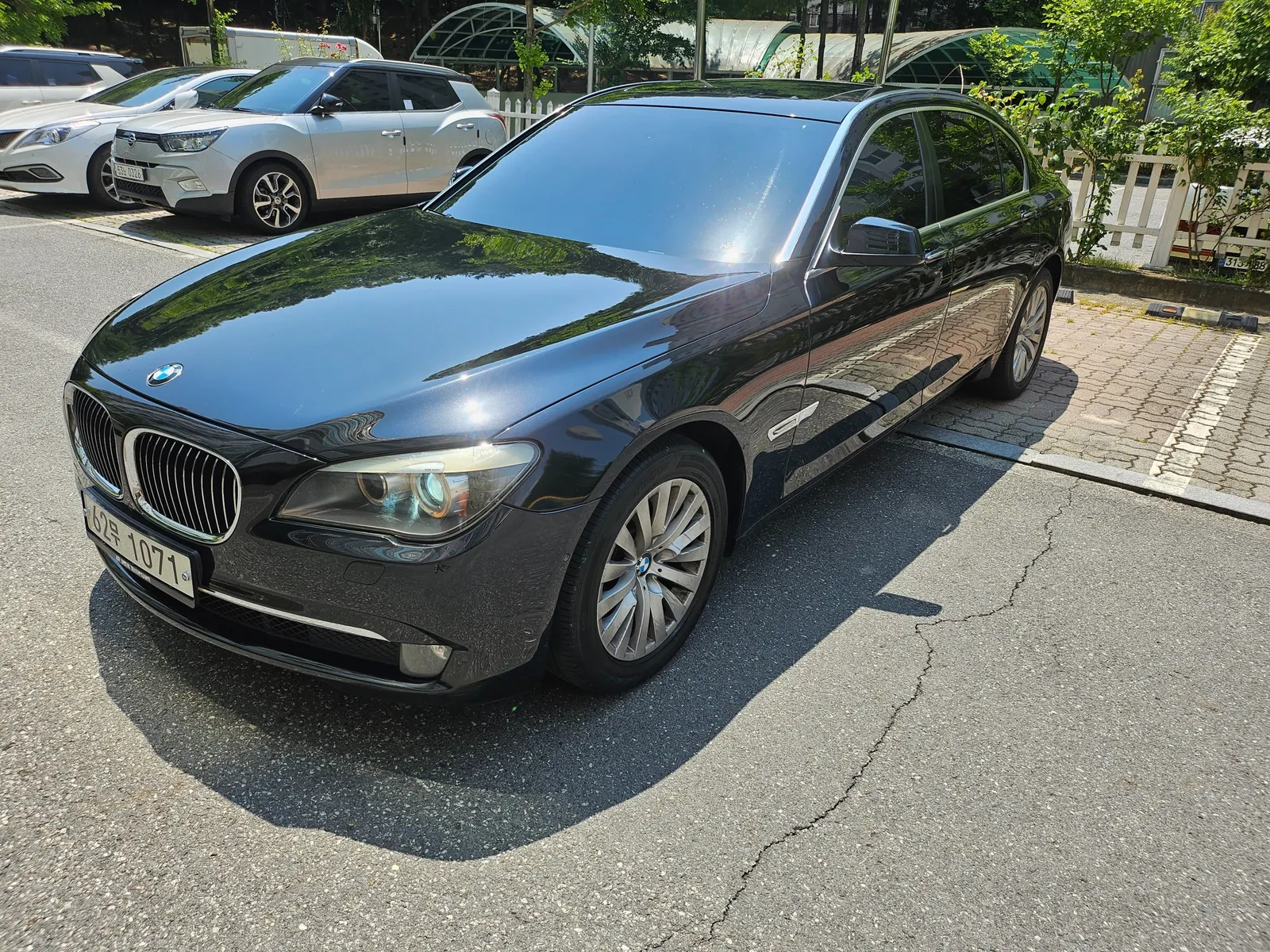 BMW 7 Series (F01) 740Li 2009 2/21