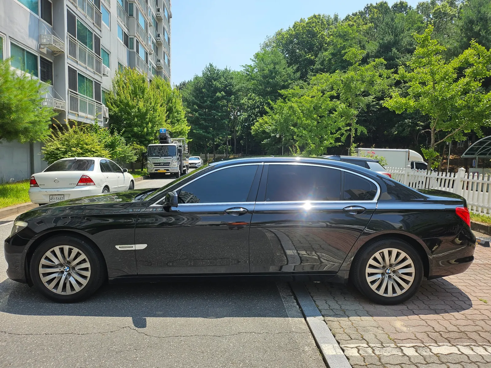 BMW 7 Series (F01) 740Li 2009 3/21