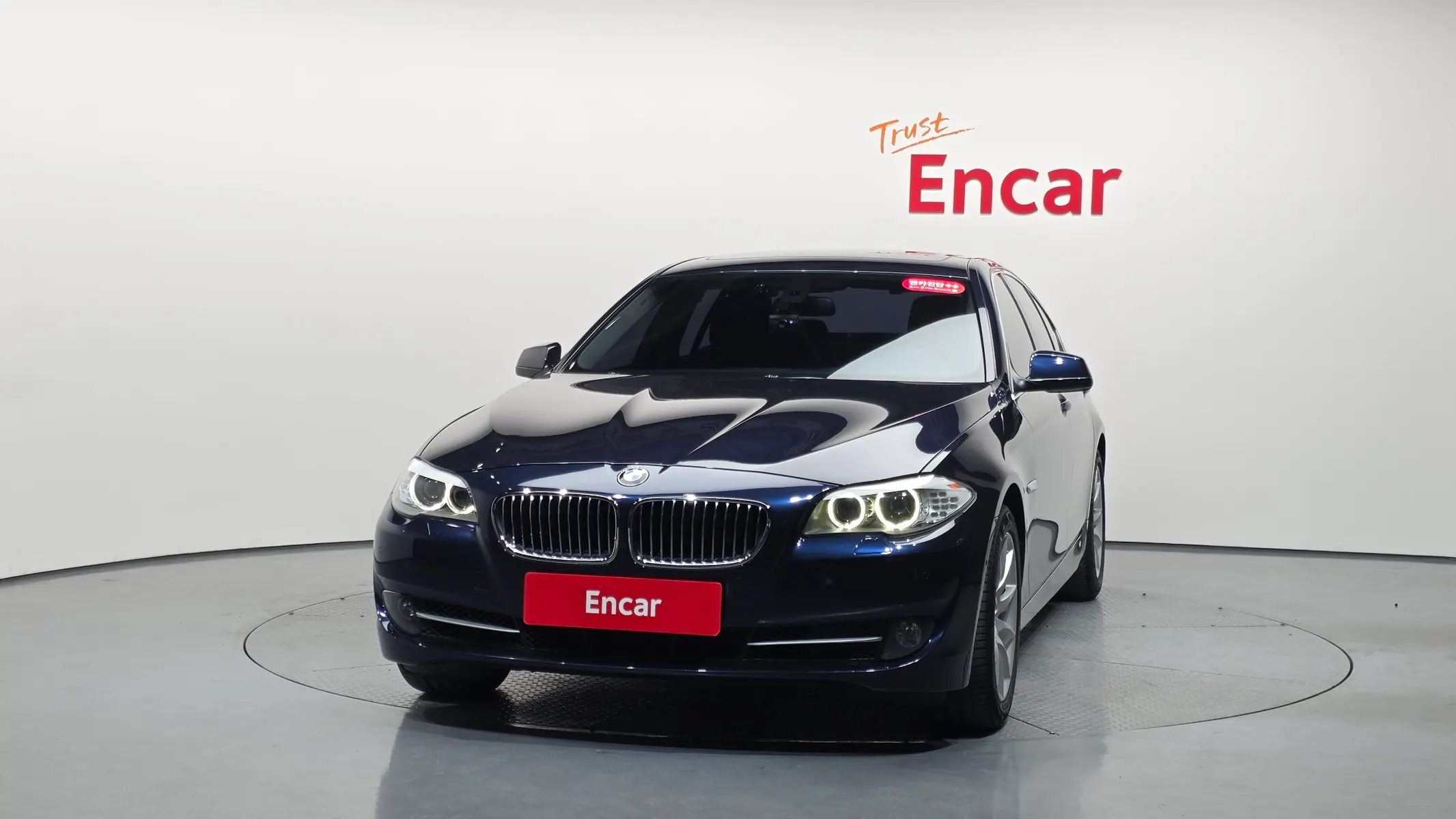 BMW 5 Series (F10) 528i 2012 2/33