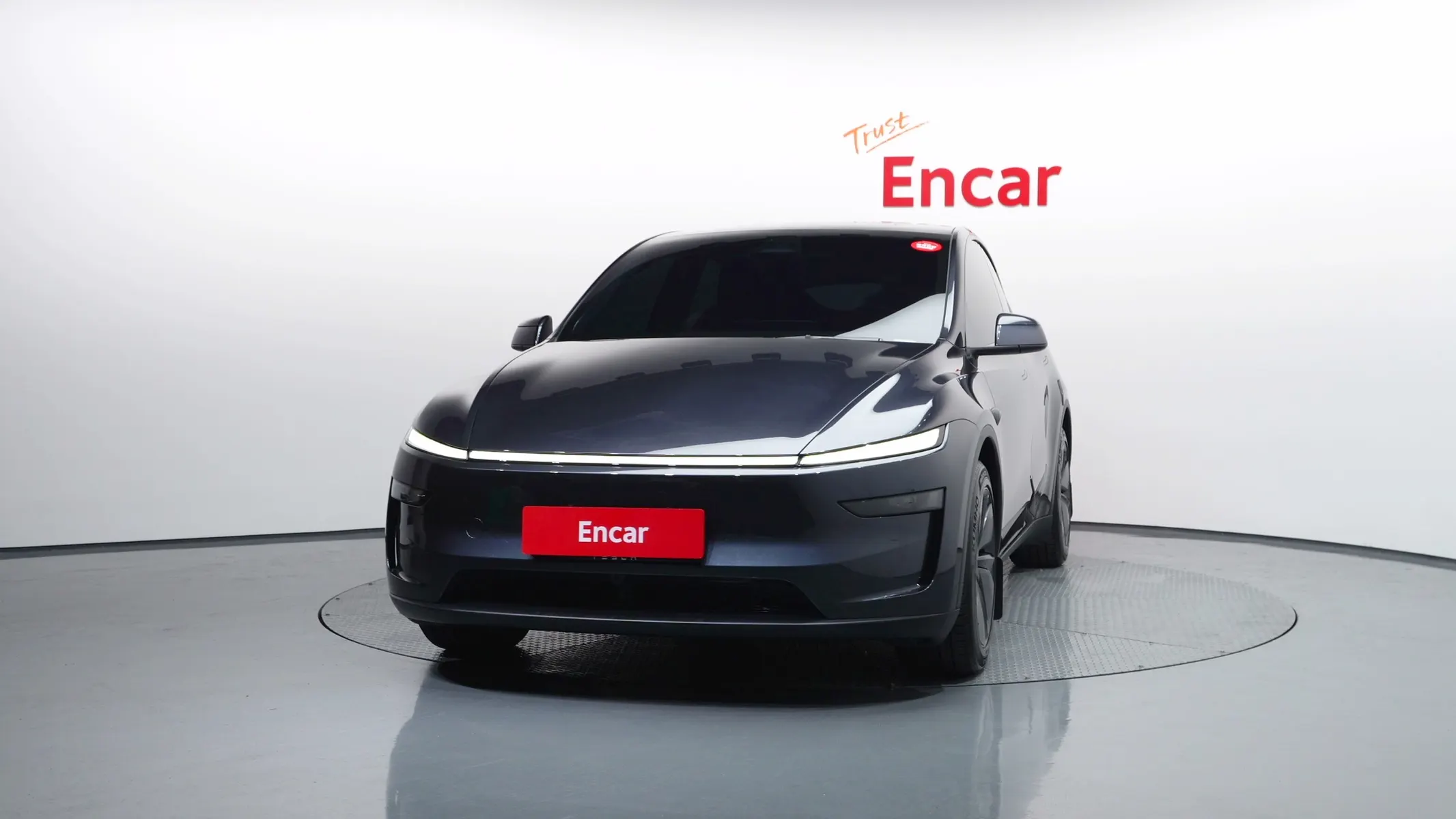 Tesla Y AWD 2025 2/5