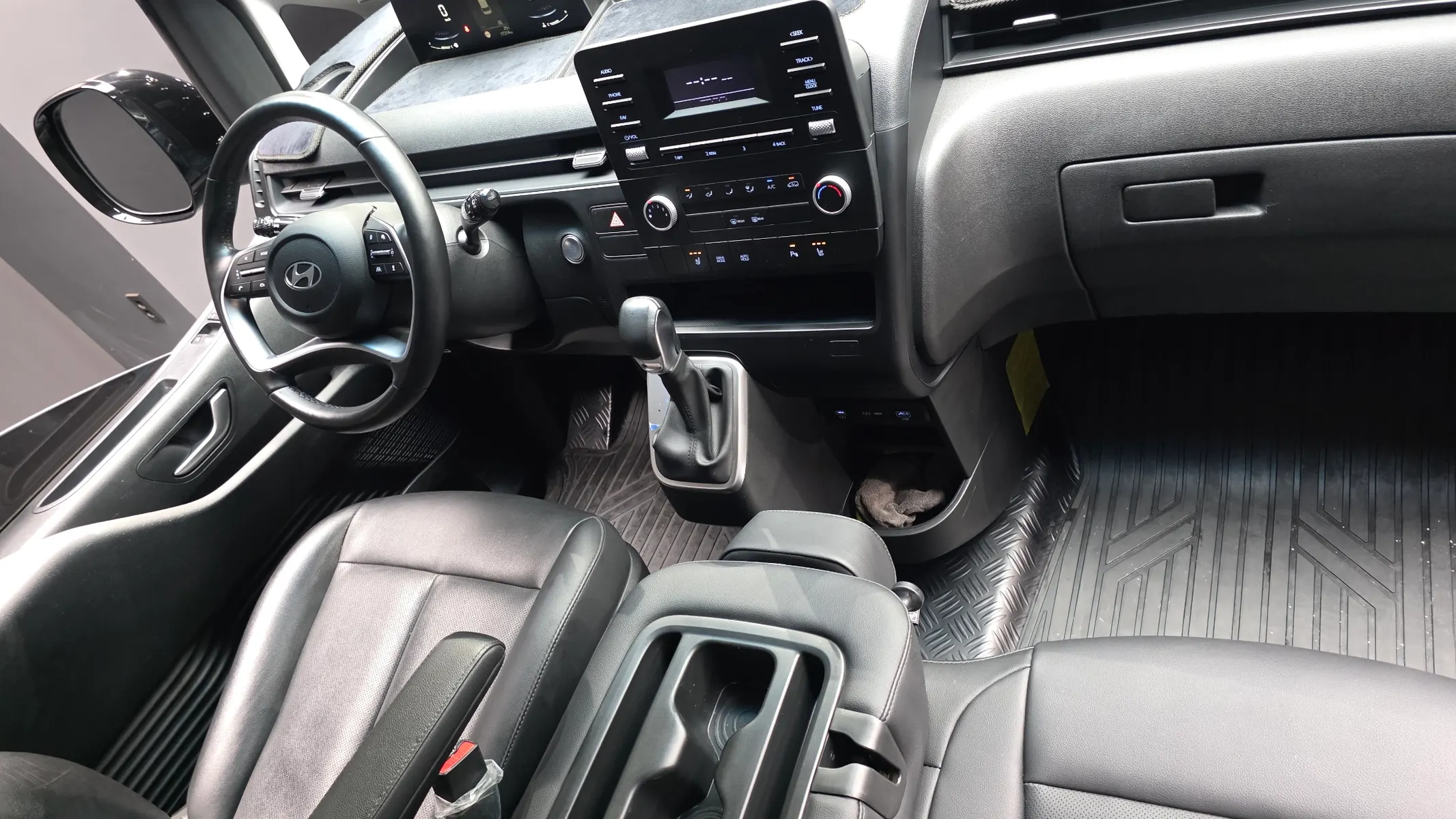Hyundai Staria 3 2025 4/5